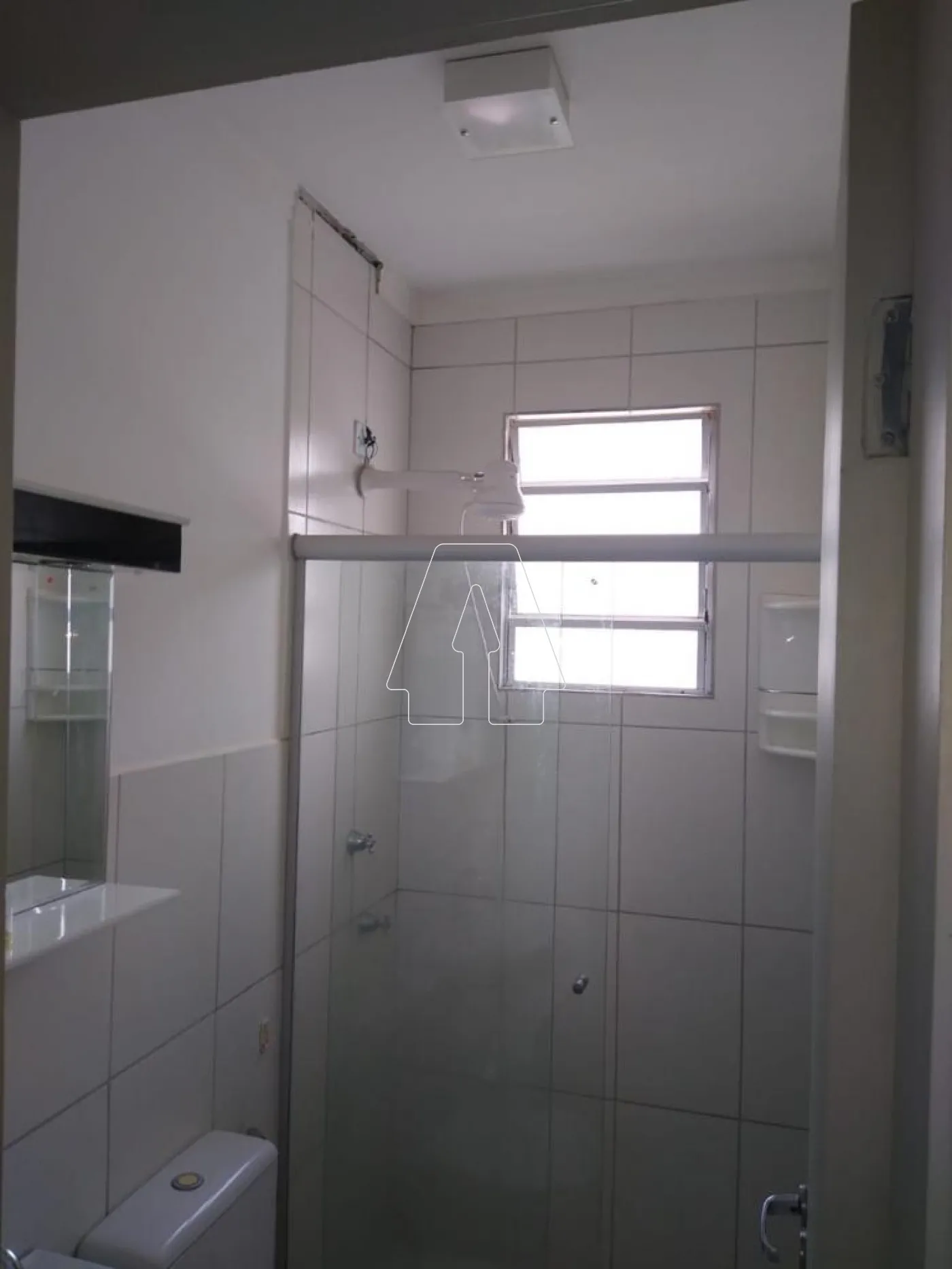 Alugar Apartamento / Padr&atilde;o em Ara&ccedil;atuba R$ 950,00 - Foto 16