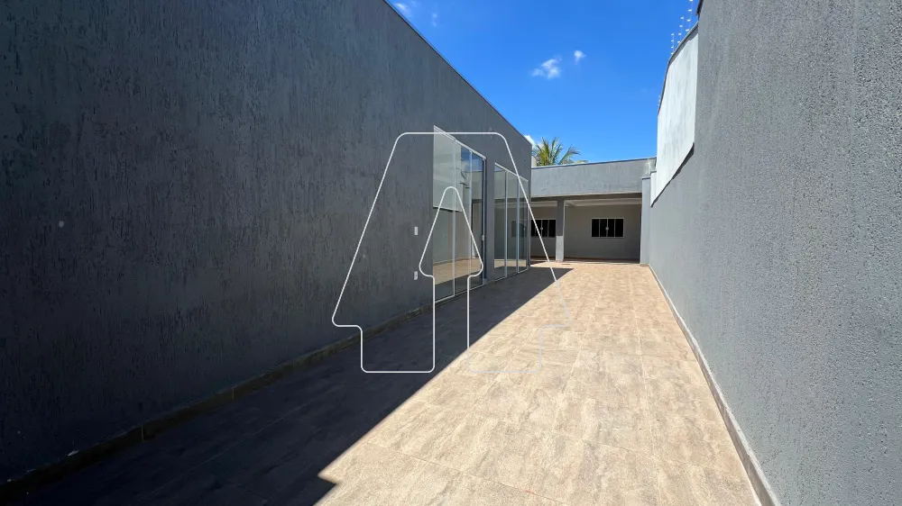 Alugar Casa / Residencial em Ara&ccedil;atuba R$ 700,00 - Foto 1