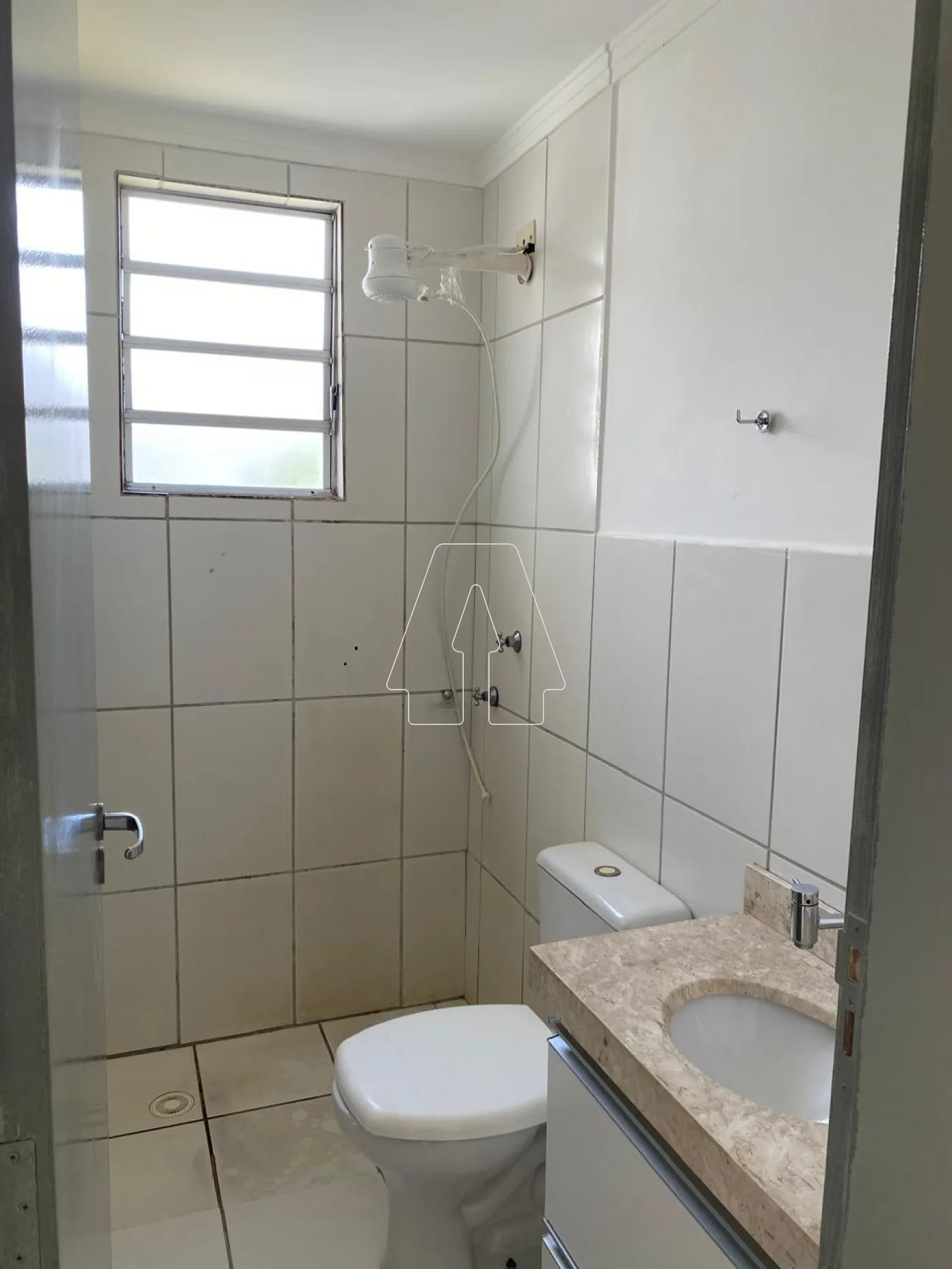 Alugar Apartamento / Padr&atilde;o em Ara&ccedil;atuba R$ 1.100,00 - Foto 6
