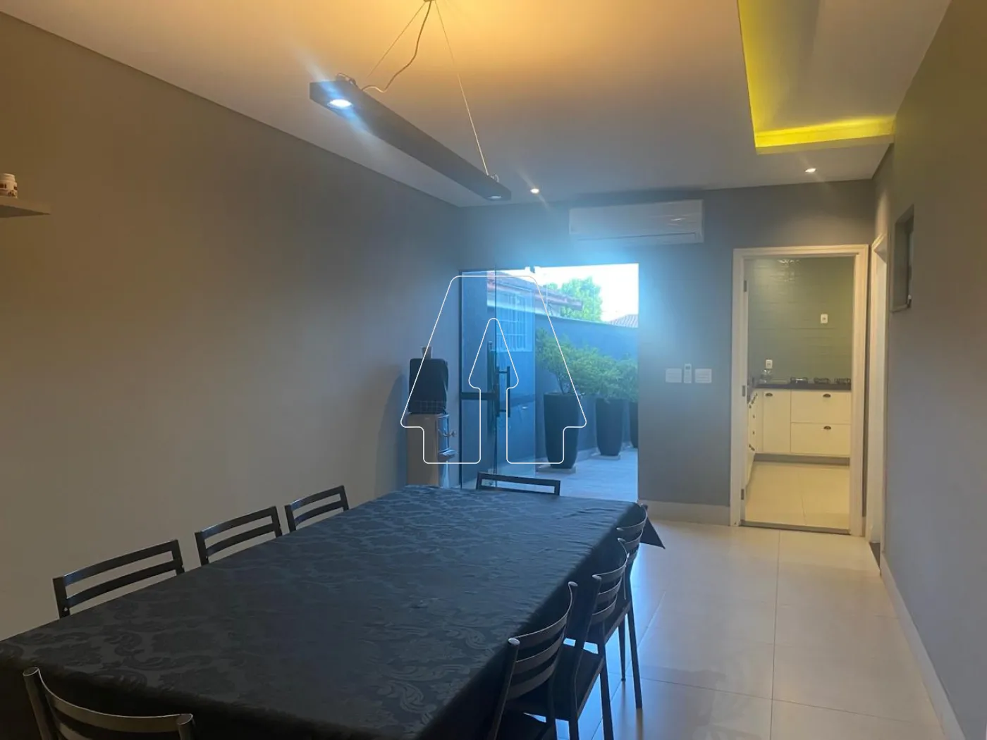 Comprar Casa / Residencial em Ara&ccedil;atuba R$ 750.000,00 - Foto 2