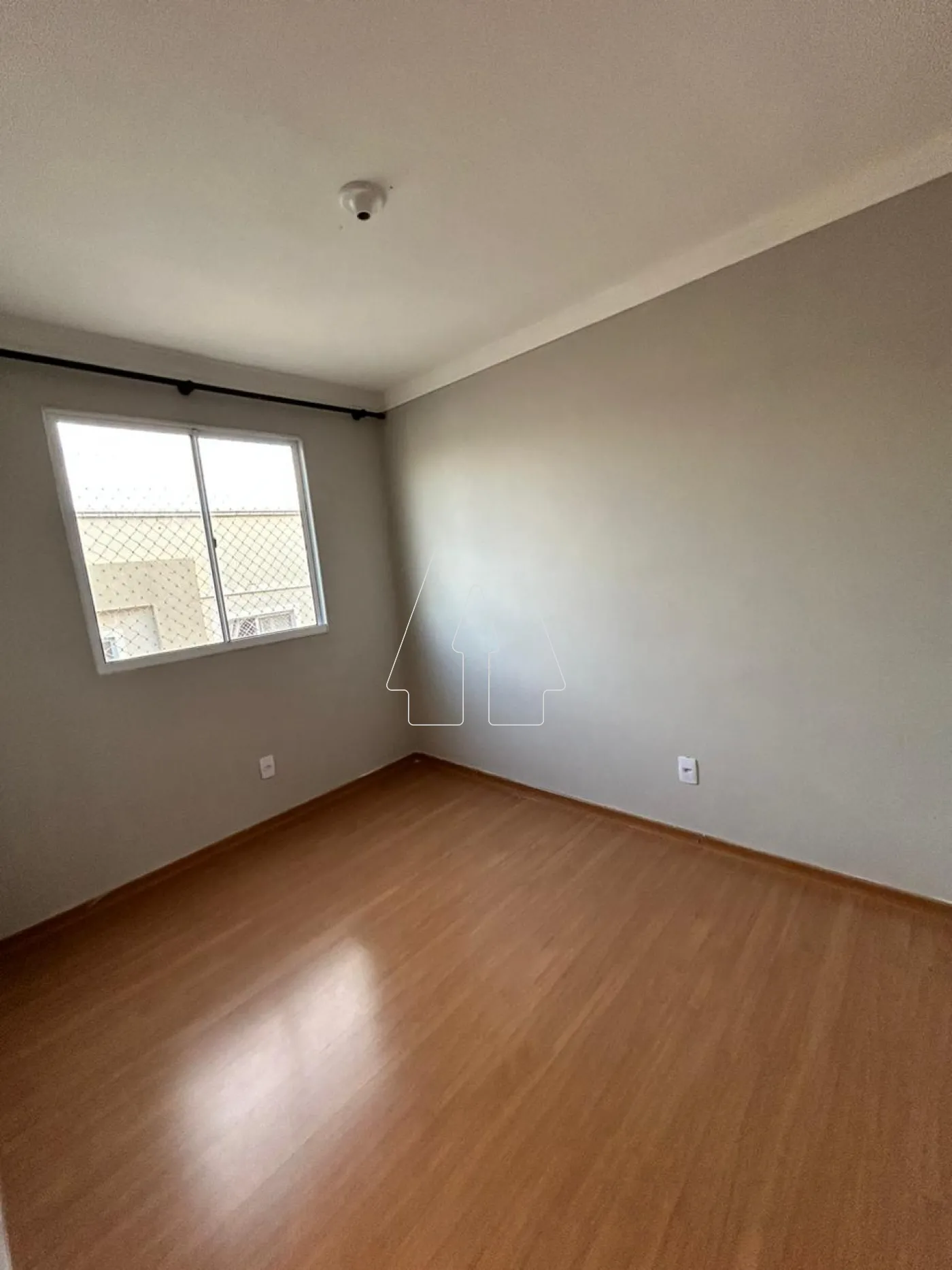 Alugar Apartamento / Padr&atilde;o em Ara&ccedil;atuba R$ 700,00 - Foto 6