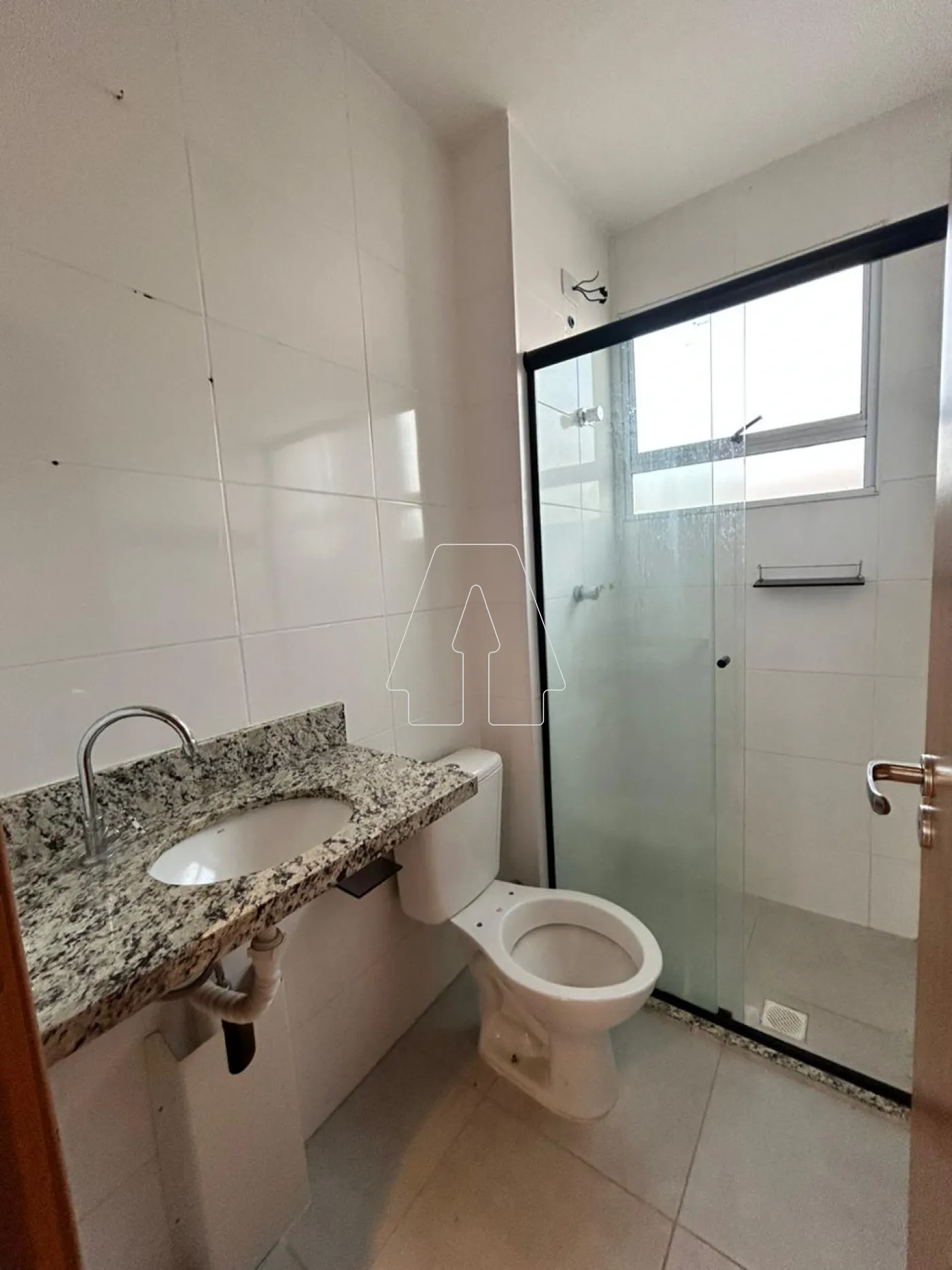 Alugar Apartamento / Padr&atilde;o em Ara&ccedil;atuba R$ 700,00 - Foto 5