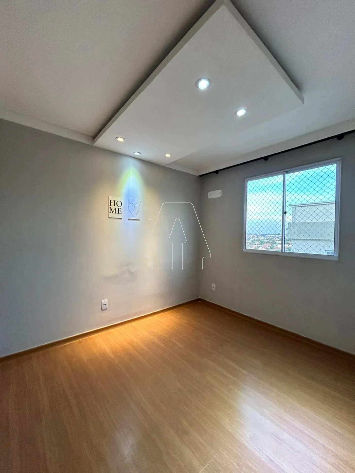 Alugar Apartamento / Padr&atilde;o em Ara&ccedil;atuba R$ 700,00 - Foto 4