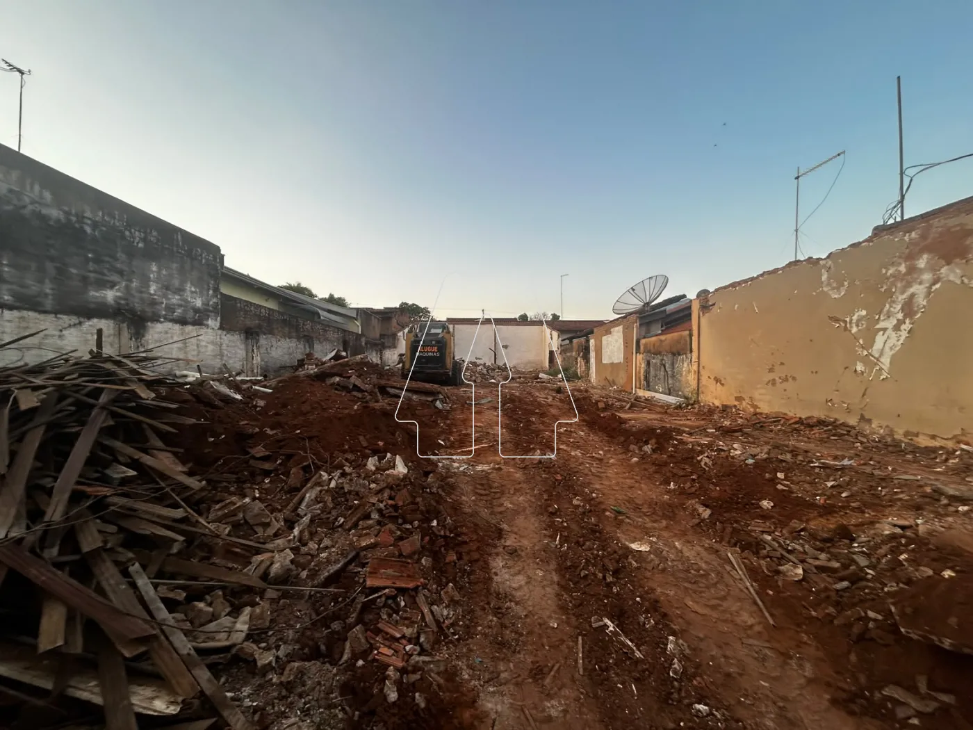 Comprar Terreno / Padr&atilde;o em Ara&ccedil;atuba R$ 215.000,00 - Foto 2