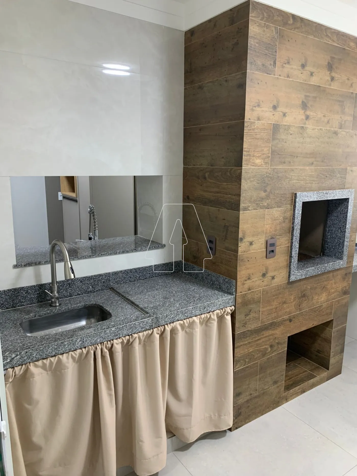 Alugar Apartamento / Padr&atilde;o em Ara&ccedil;atuba R$ 3.600,00 - Foto 2