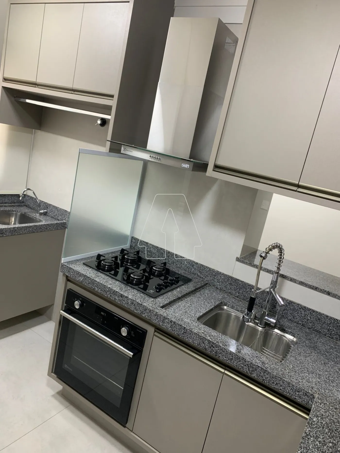 Alugar Apartamento / Padr&atilde;o em Ara&ccedil;atuba R$ 3.600,00 - Foto 7