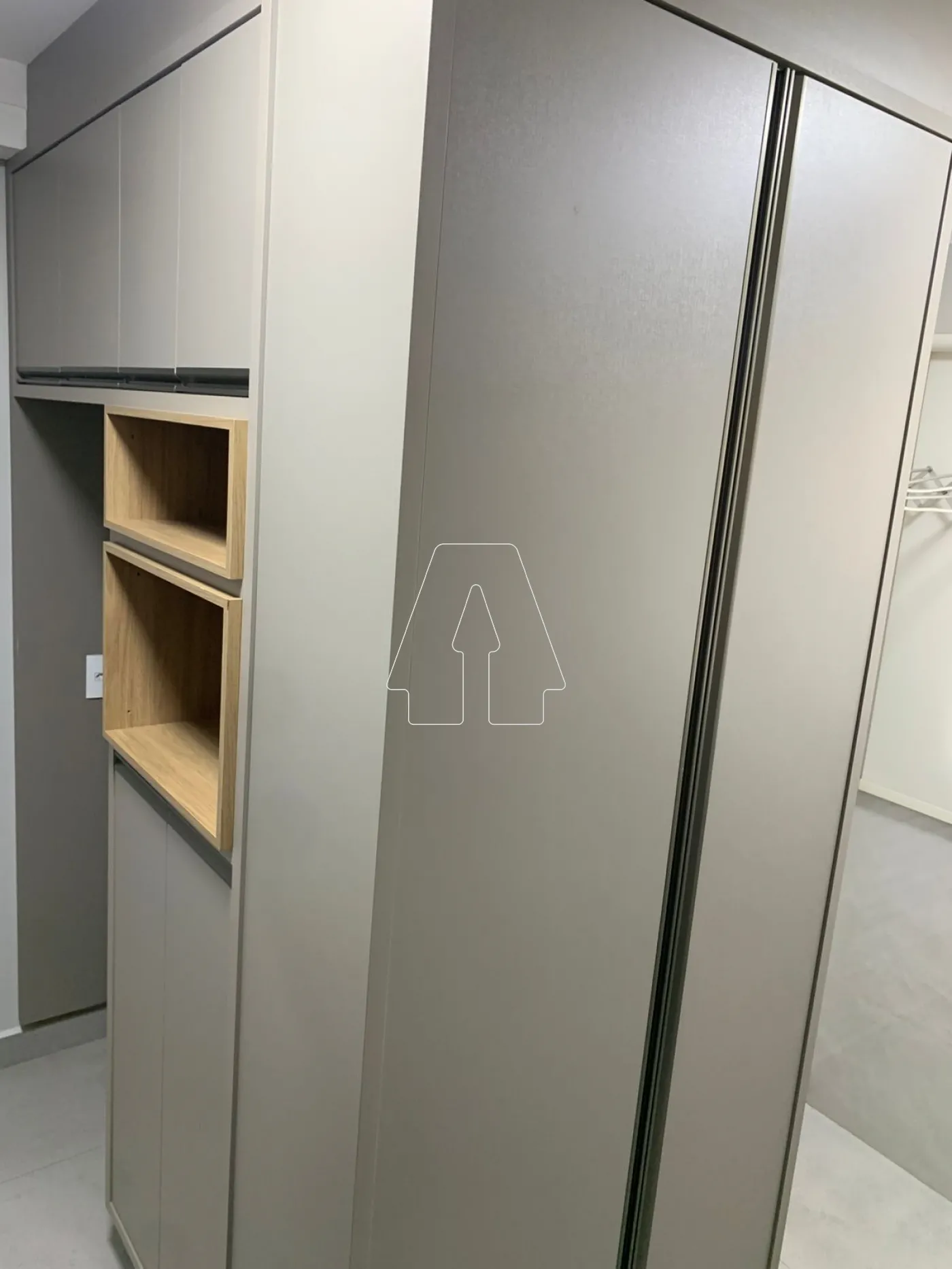 Alugar Apartamento / Padr&atilde;o em Ara&ccedil;atuba R$ 3.600,00 - Foto 9