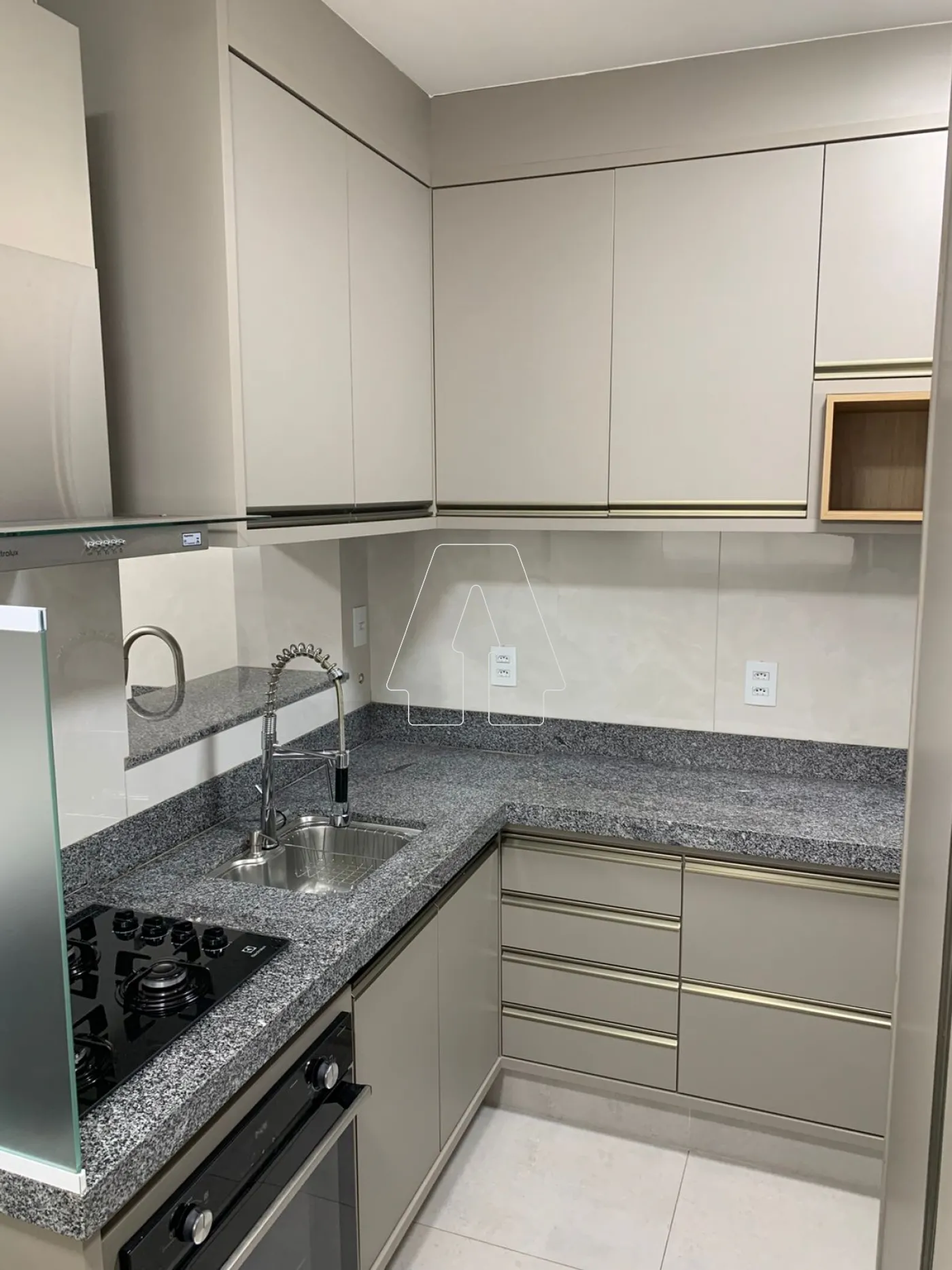 Alugar Apartamento / Padr&atilde;o em Ara&ccedil;atuba R$ 3.600,00 - Foto 10