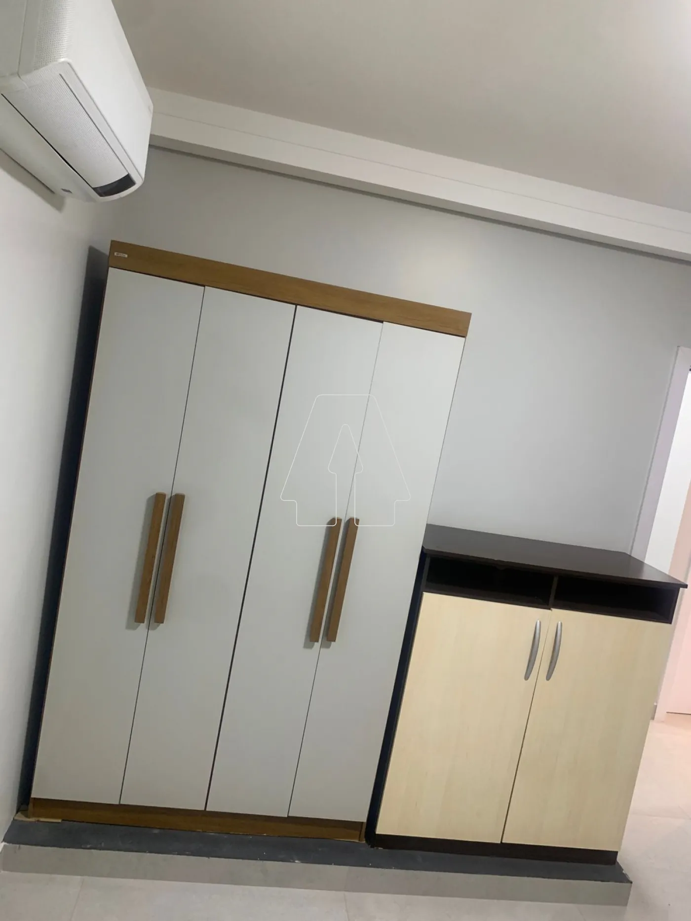 Alugar Apartamento / Padr&atilde;o em Ara&ccedil;atuba R$ 3.600,00 - Foto 14