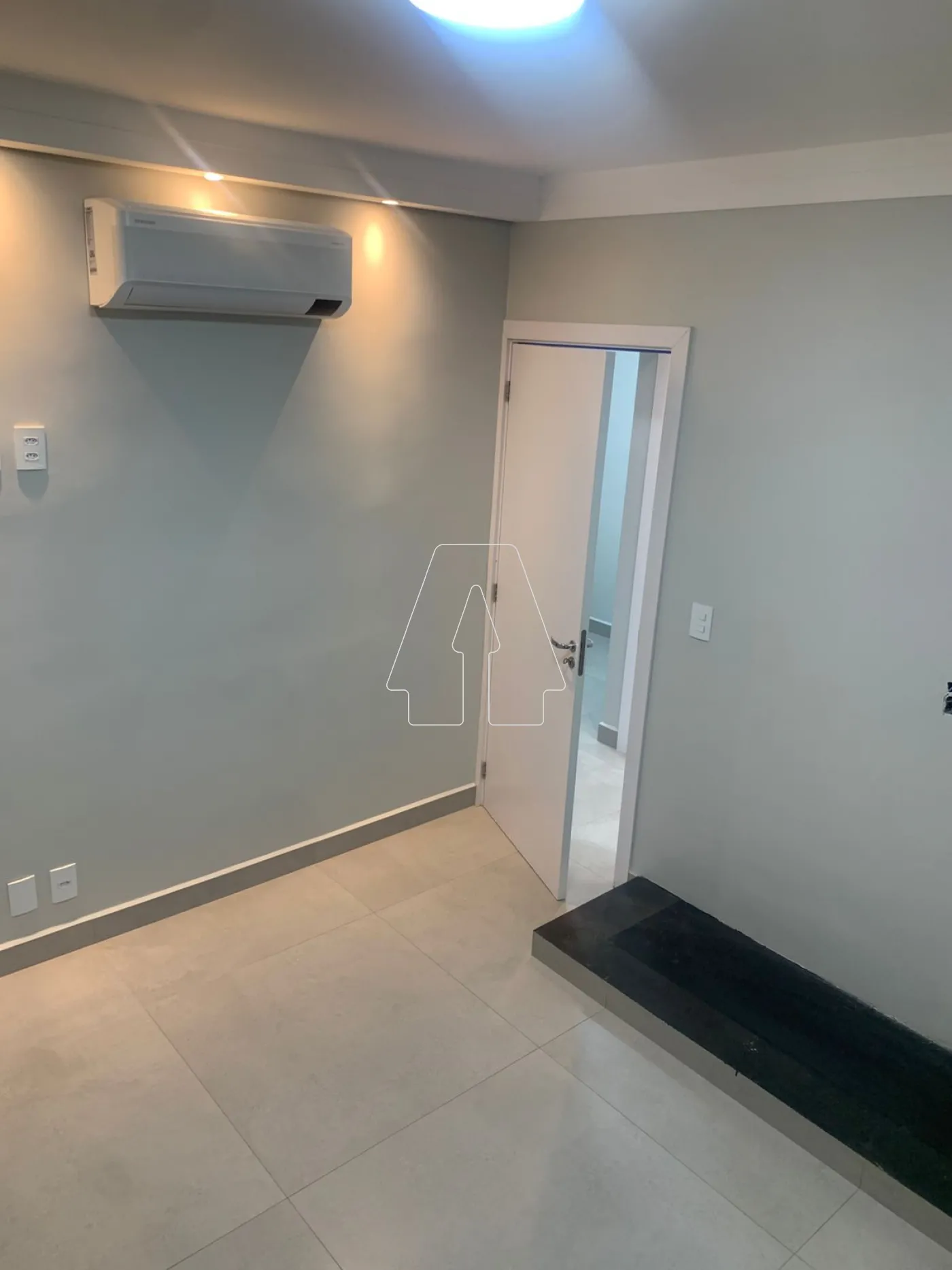 Alugar Apartamento / Padr&atilde;o em Ara&ccedil;atuba R$ 3.600,00 - Foto 15