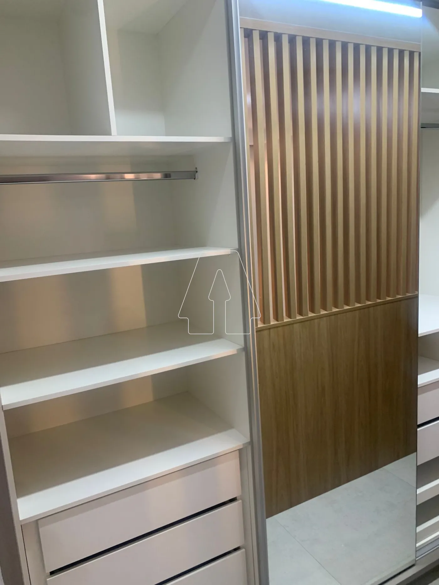 Alugar Apartamento / Padr&atilde;o em Ara&ccedil;atuba R$ 3.600,00 - Foto 21