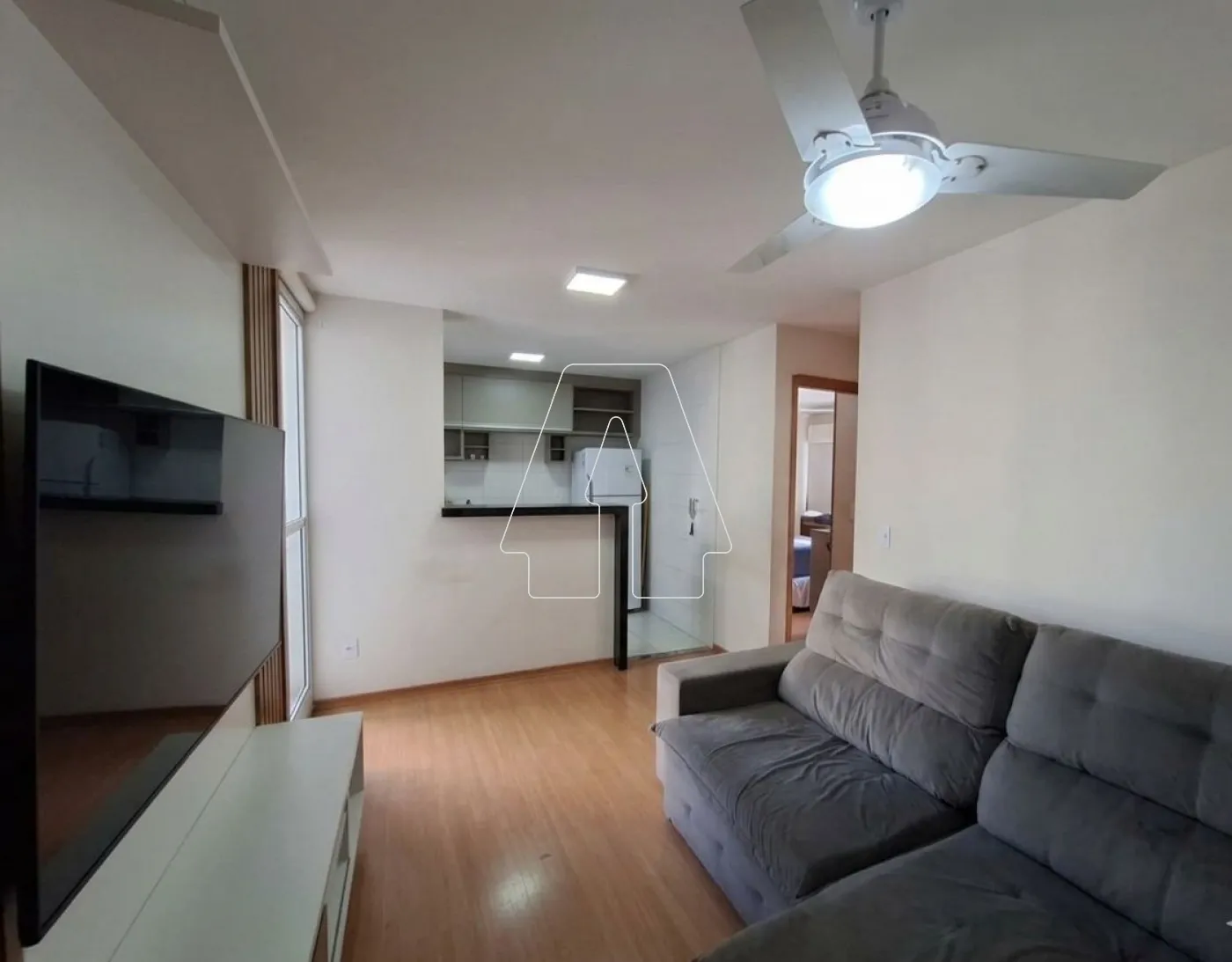 Alugar Apartamento / Padr&atilde;o em Ara&ccedil;atuba R$ 1.500,00 - Foto 1