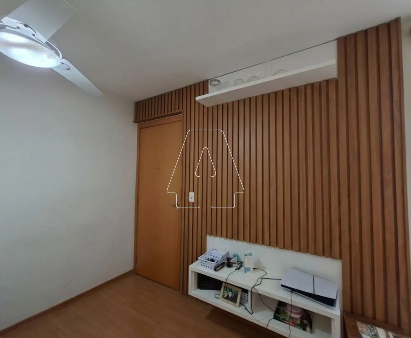 Alugar Apartamento / Padr&atilde;o em Ara&ccedil;atuba R$ 1.500,00 - Foto 2