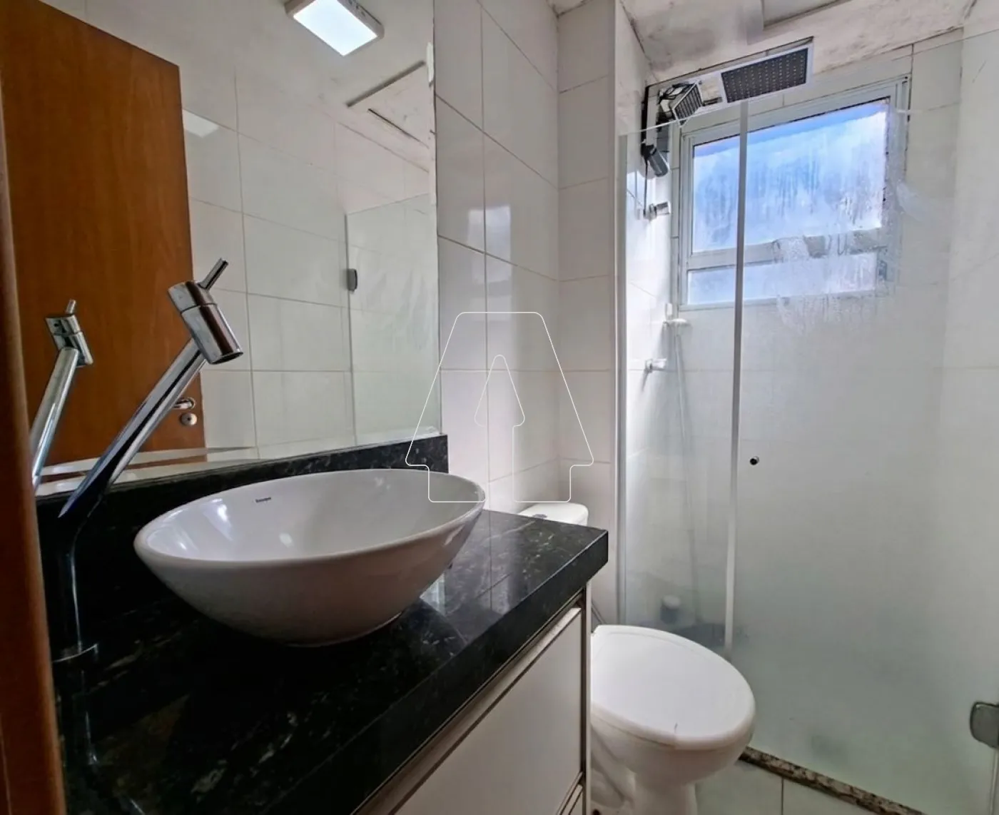 Alugar Apartamento / Padr&atilde;o em Ara&ccedil;atuba R$ 1.500,00 - Foto 8