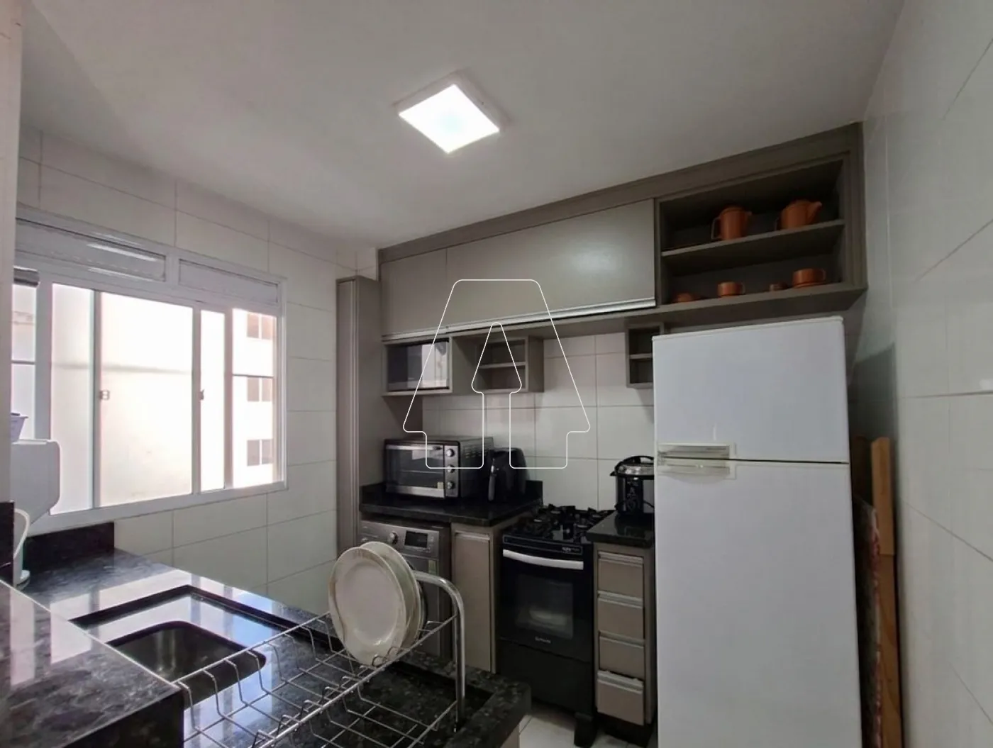 Alugar Apartamento / Padr&atilde;o em Ara&ccedil;atuba R$ 1.500,00 - Foto 3