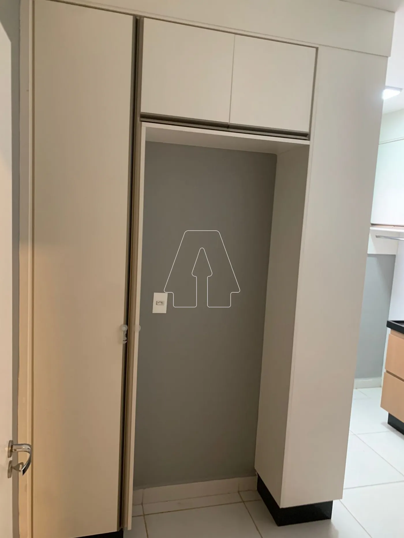 Alugar Apartamento / Padr&atilde;o em Ara&ccedil;atuba R$ 2.900,00 - Foto 4