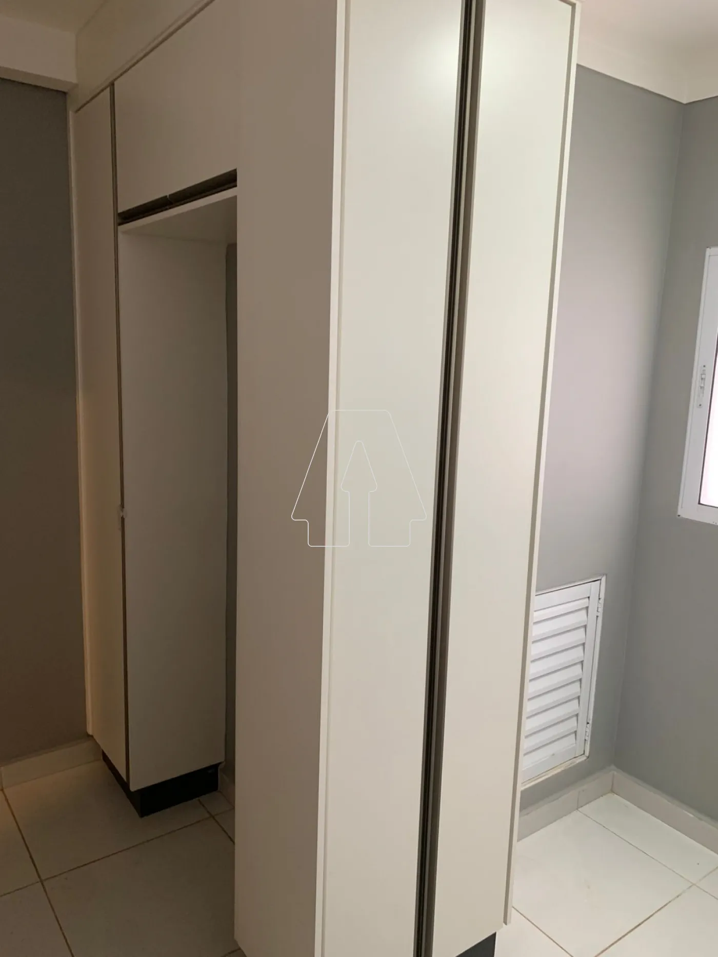 Alugar Apartamento / Padr&atilde;o em Ara&ccedil;atuba R$ 2.900,00 - Foto 8