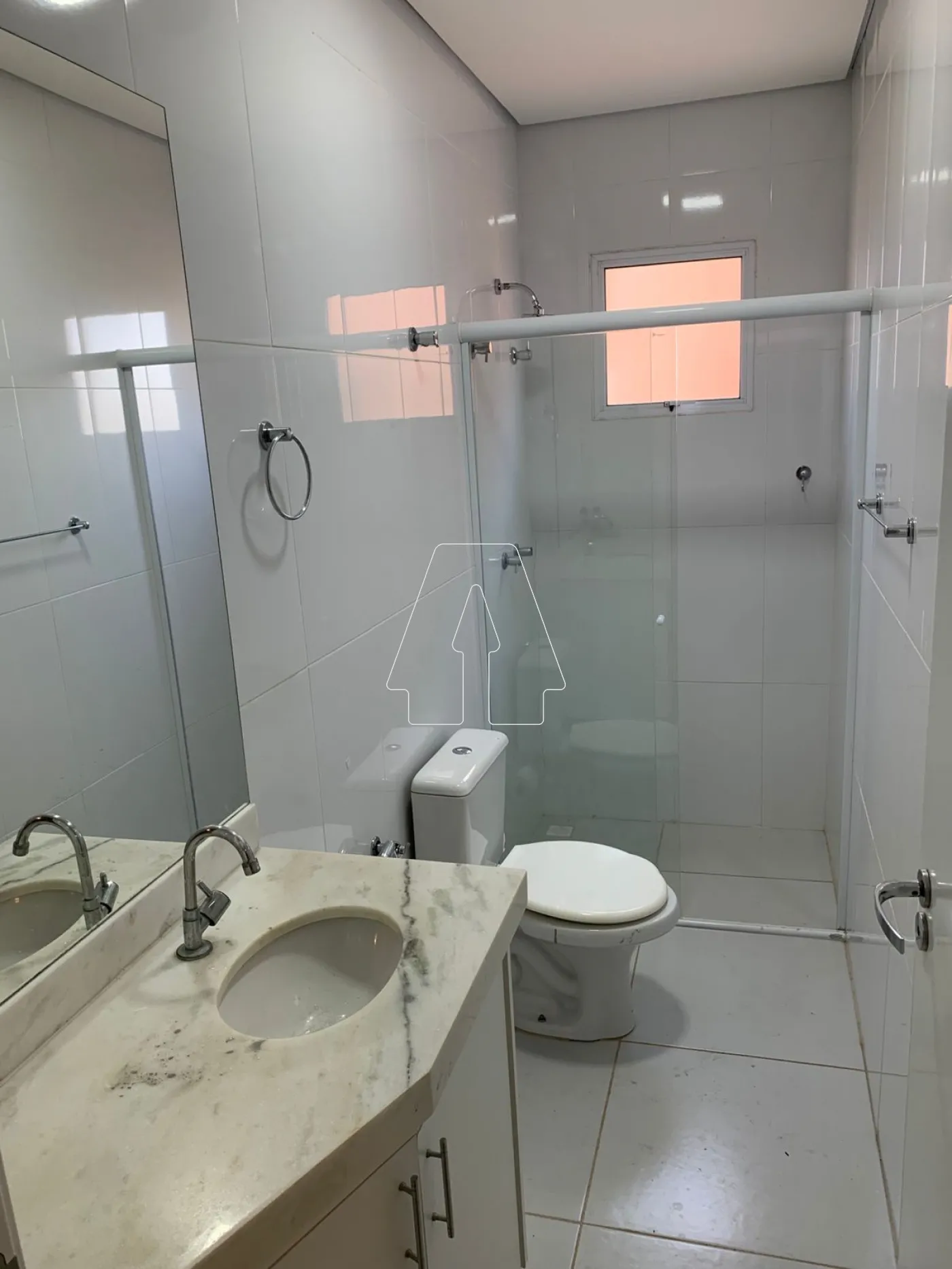 Alugar Apartamento / Padr&atilde;o em Ara&ccedil;atuba R$ 2.900,00 - Foto 11