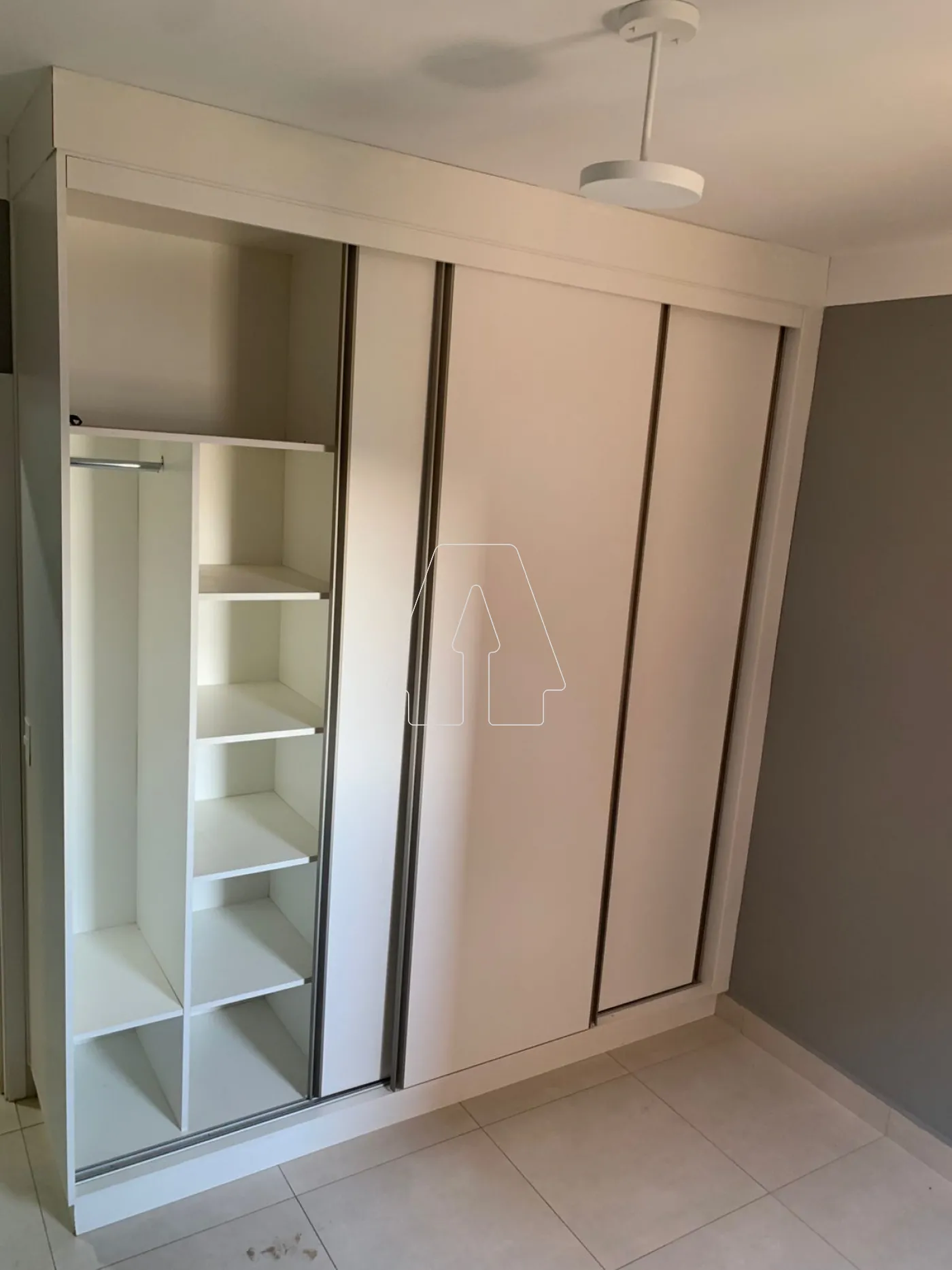Alugar Apartamento / Padr&atilde;o em Ara&ccedil;atuba R$ 2.900,00 - Foto 13