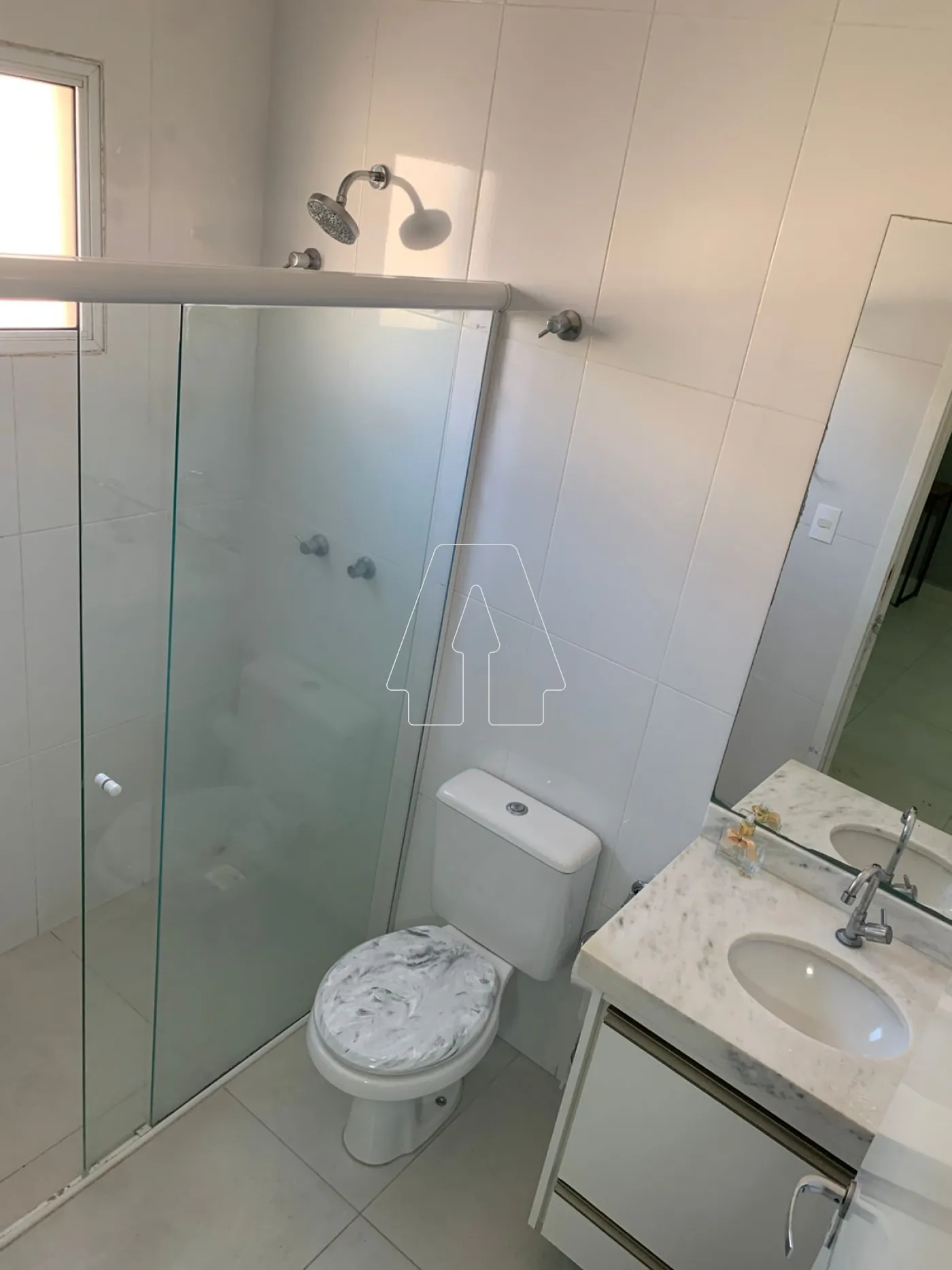 Alugar Apartamento / Padr&atilde;o em Ara&ccedil;atuba R$ 2.900,00 - Foto 17