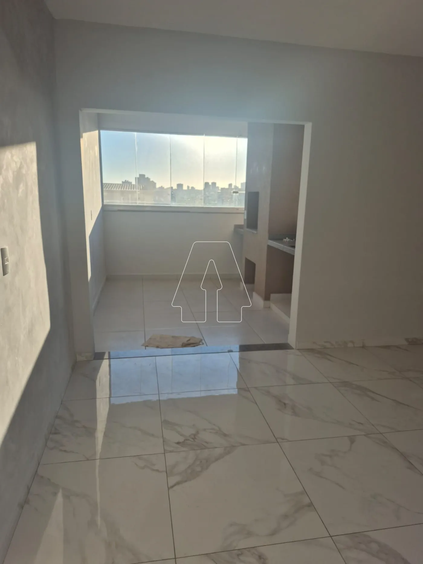 Alugar Apartamento / Padr&atilde;o em Ara&ccedil;atuba R$ 2.600,00 - Foto 1
