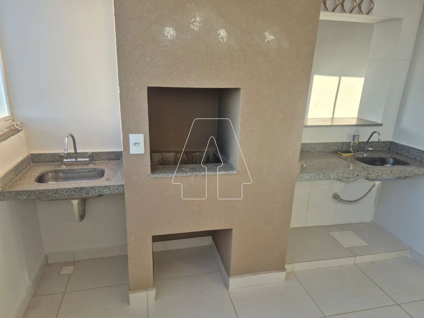 Alugar Apartamento / Padr&atilde;o em Ara&ccedil;atuba R$ 2.600,00 - Foto 3