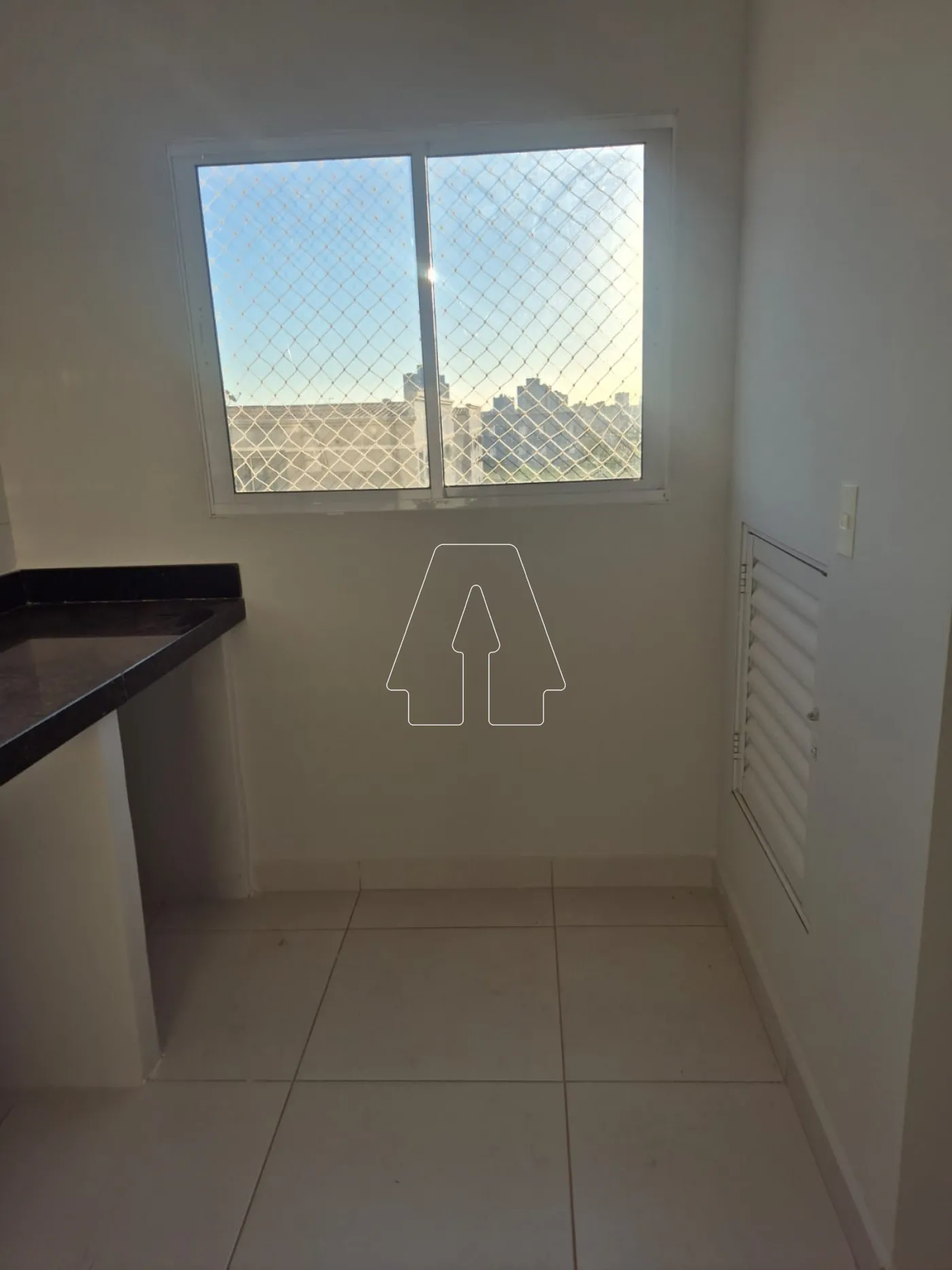 Alugar Apartamento / Padr&atilde;o em Ara&ccedil;atuba R$ 2.600,00 - Foto 9