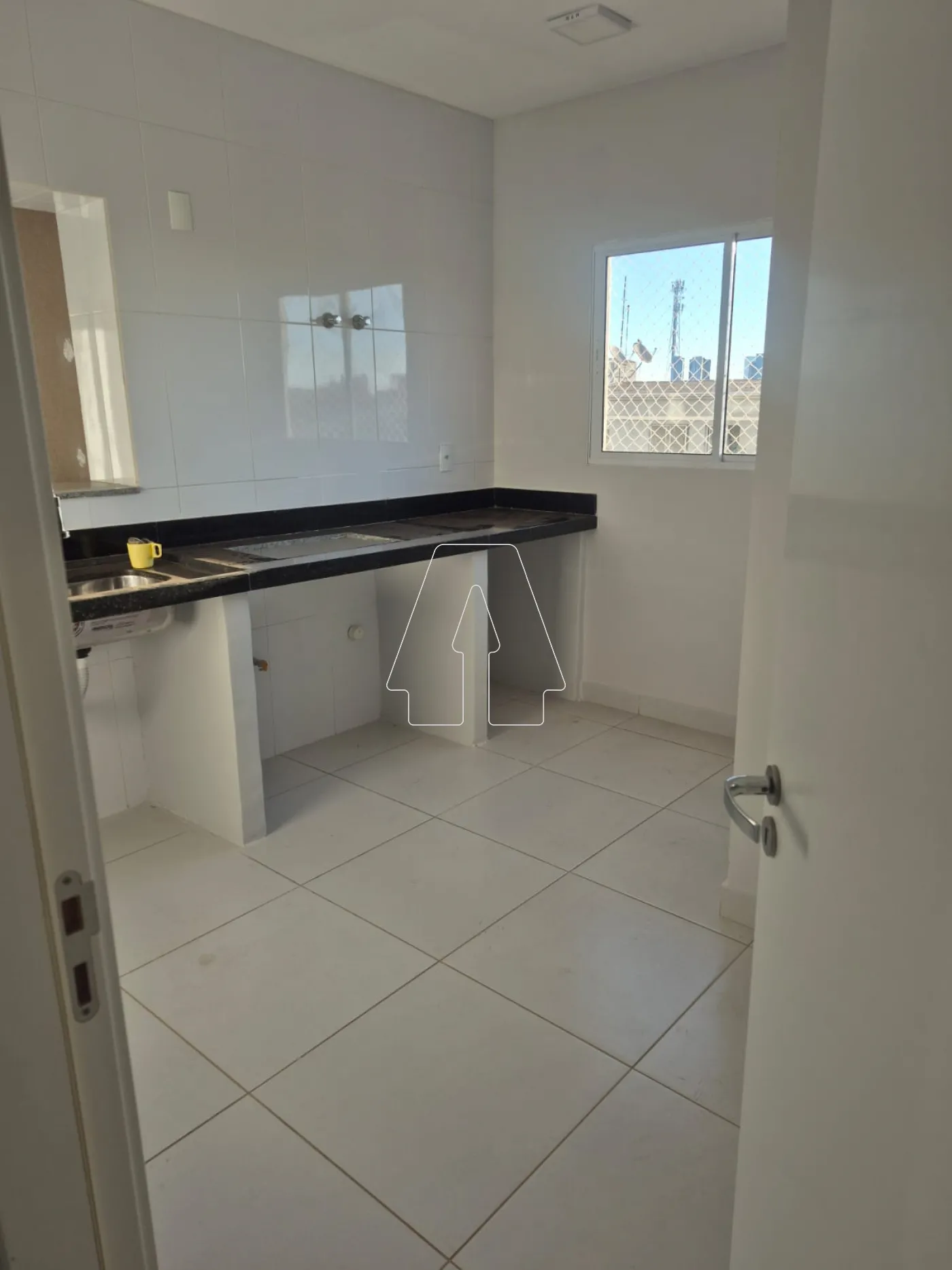 Alugar Apartamento / Padr&atilde;o em Ara&ccedil;atuba R$ 2.600,00 - Foto 8