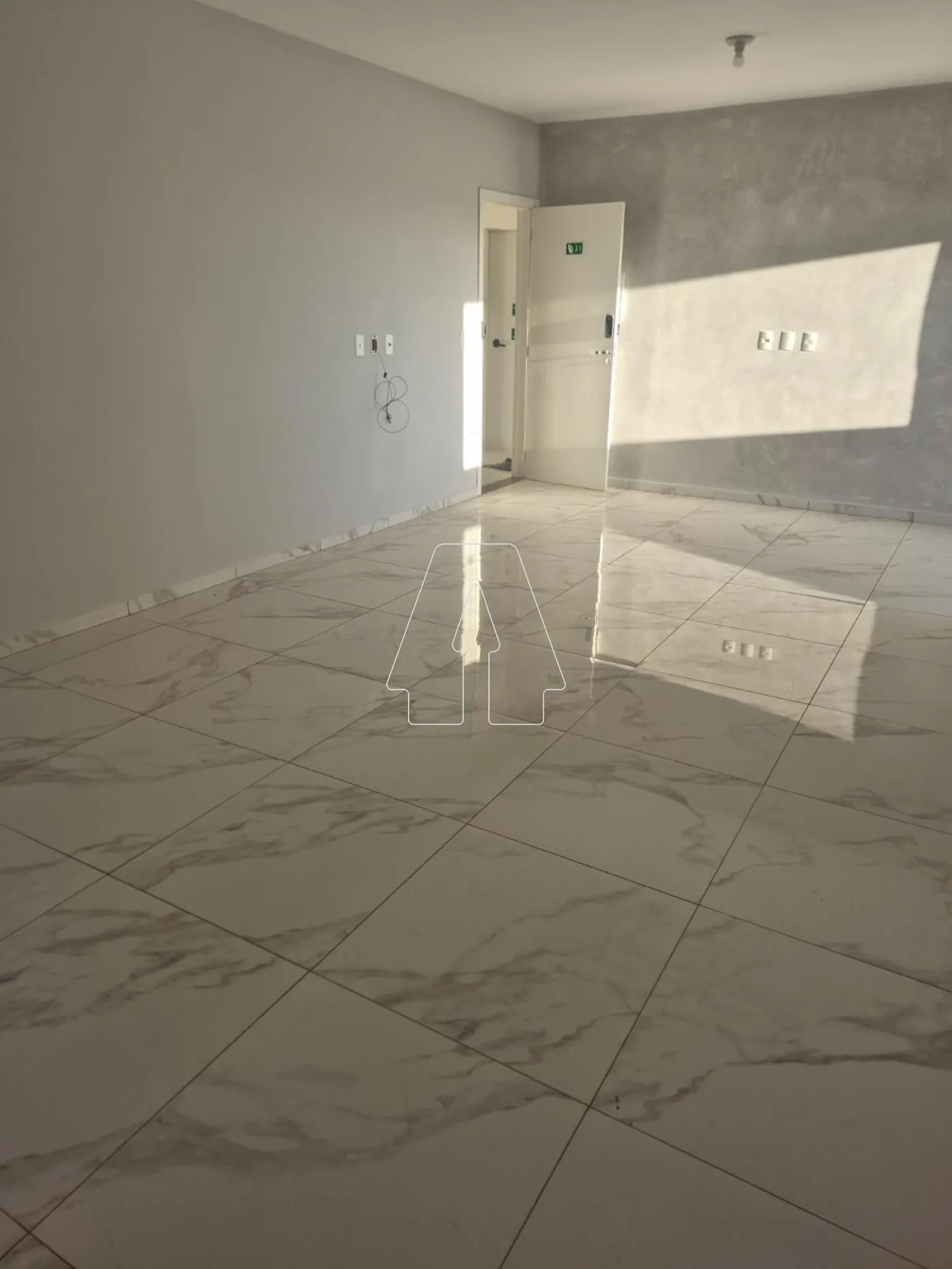 Alugar Apartamento / Padr&atilde;o em Ara&ccedil;atuba R$ 2.600,00 - Foto 4