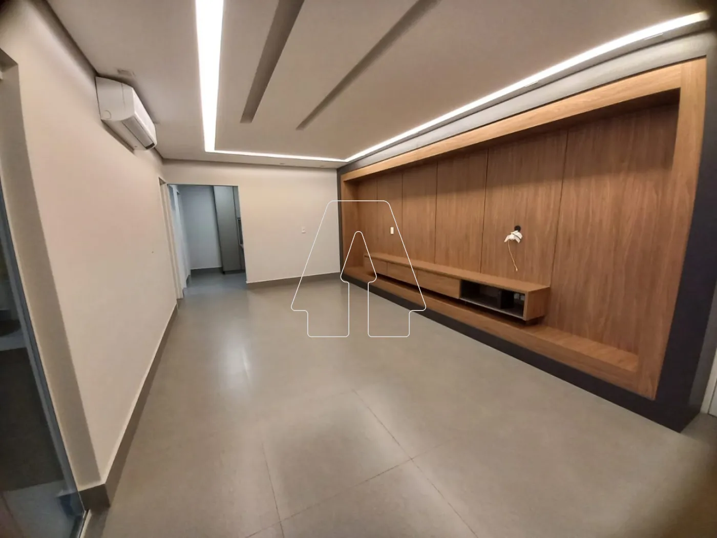 Alugar Apartamento / Padr&atilde;o em Ara&ccedil;atuba R$ 3.200,00 - Foto 1