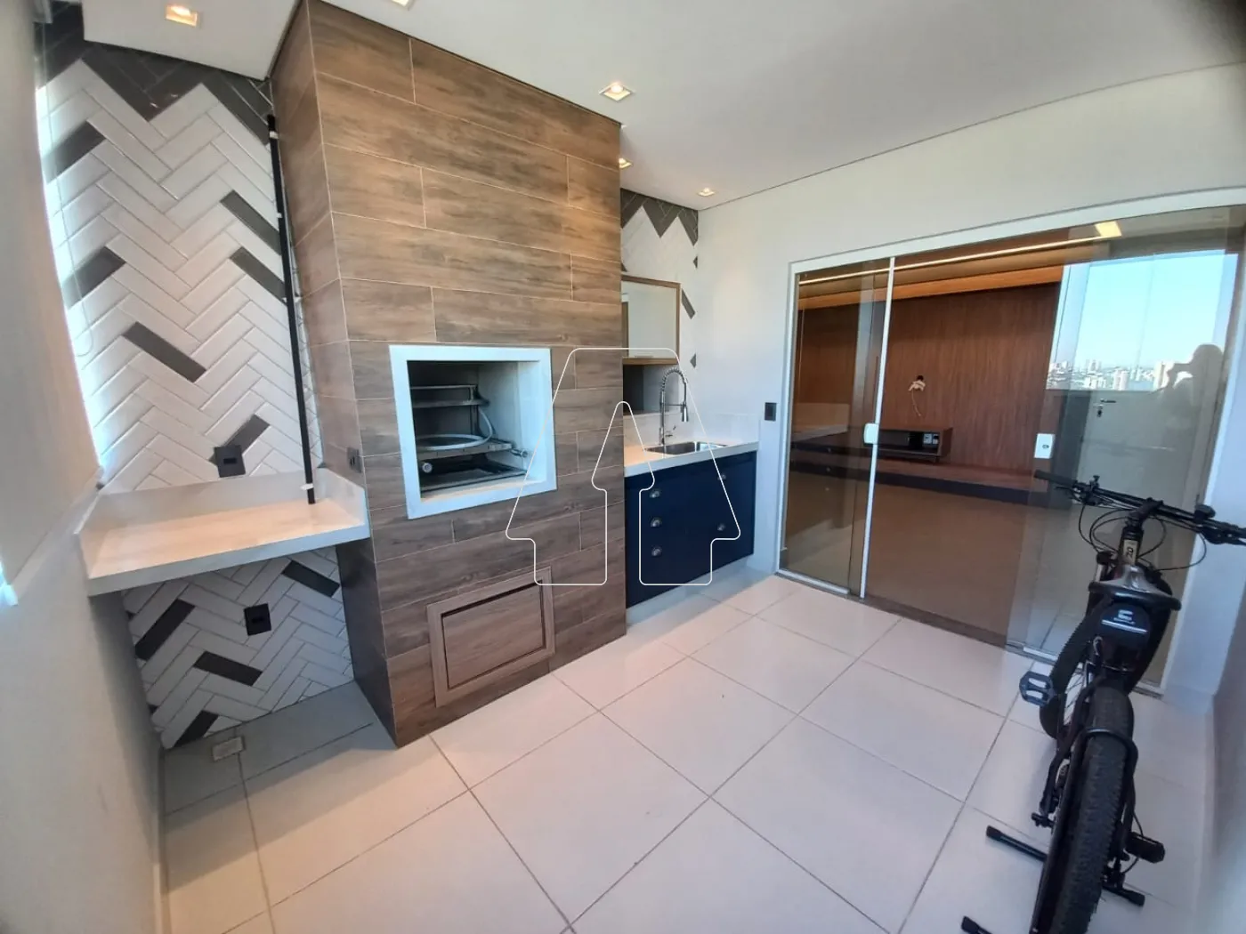 Alugar Apartamento / Padr&atilde;o em Ara&ccedil;atuba R$ 3.200,00 - Foto 4
