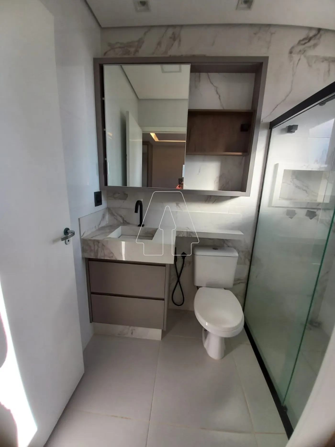 Alugar Apartamento / Padr&atilde;o em Ara&ccedil;atuba R$ 3.200,00 - Foto 9