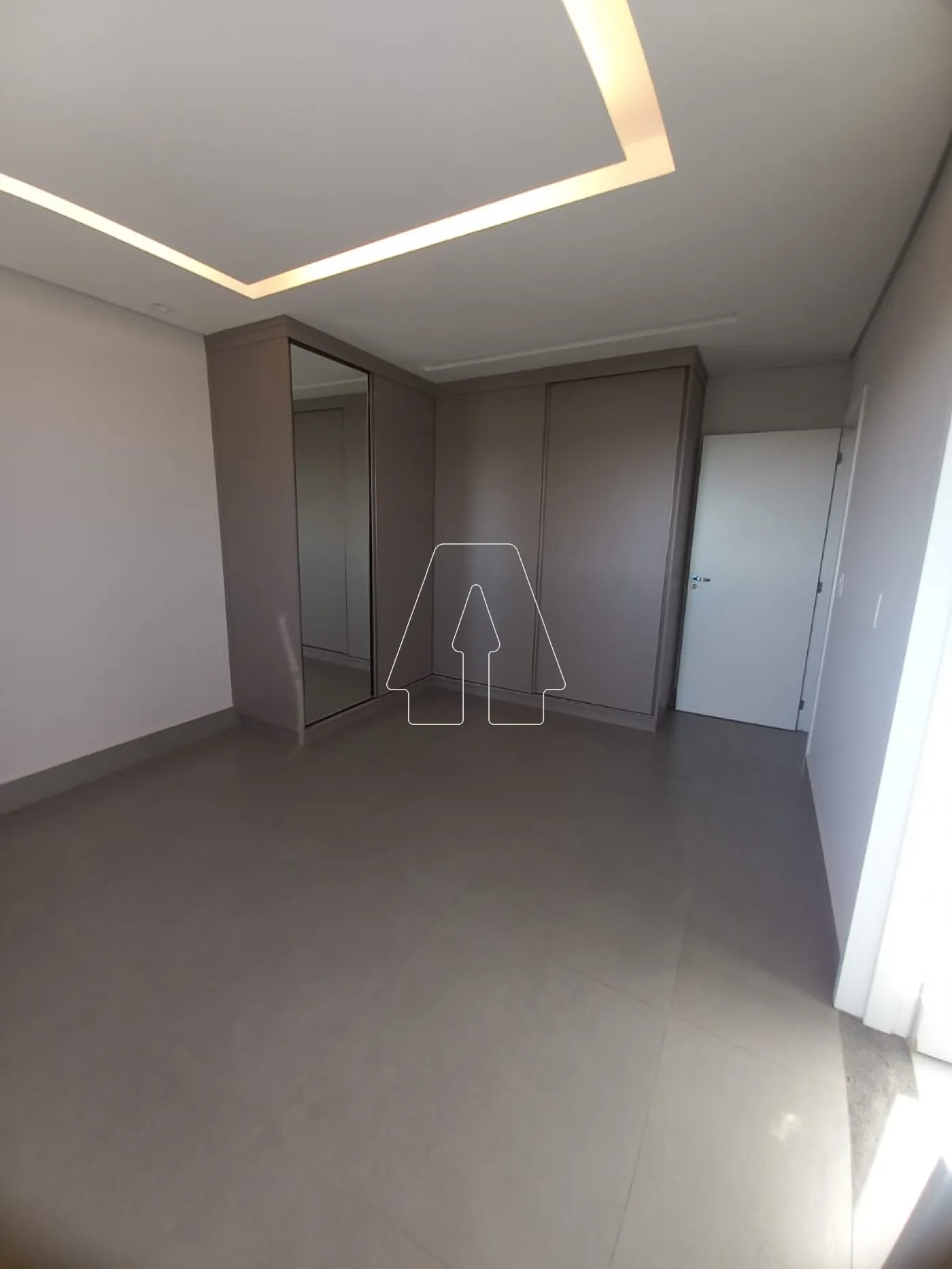 Alugar Apartamento / Padr&atilde;o em Ara&ccedil;atuba R$ 3.200,00 - Foto 12