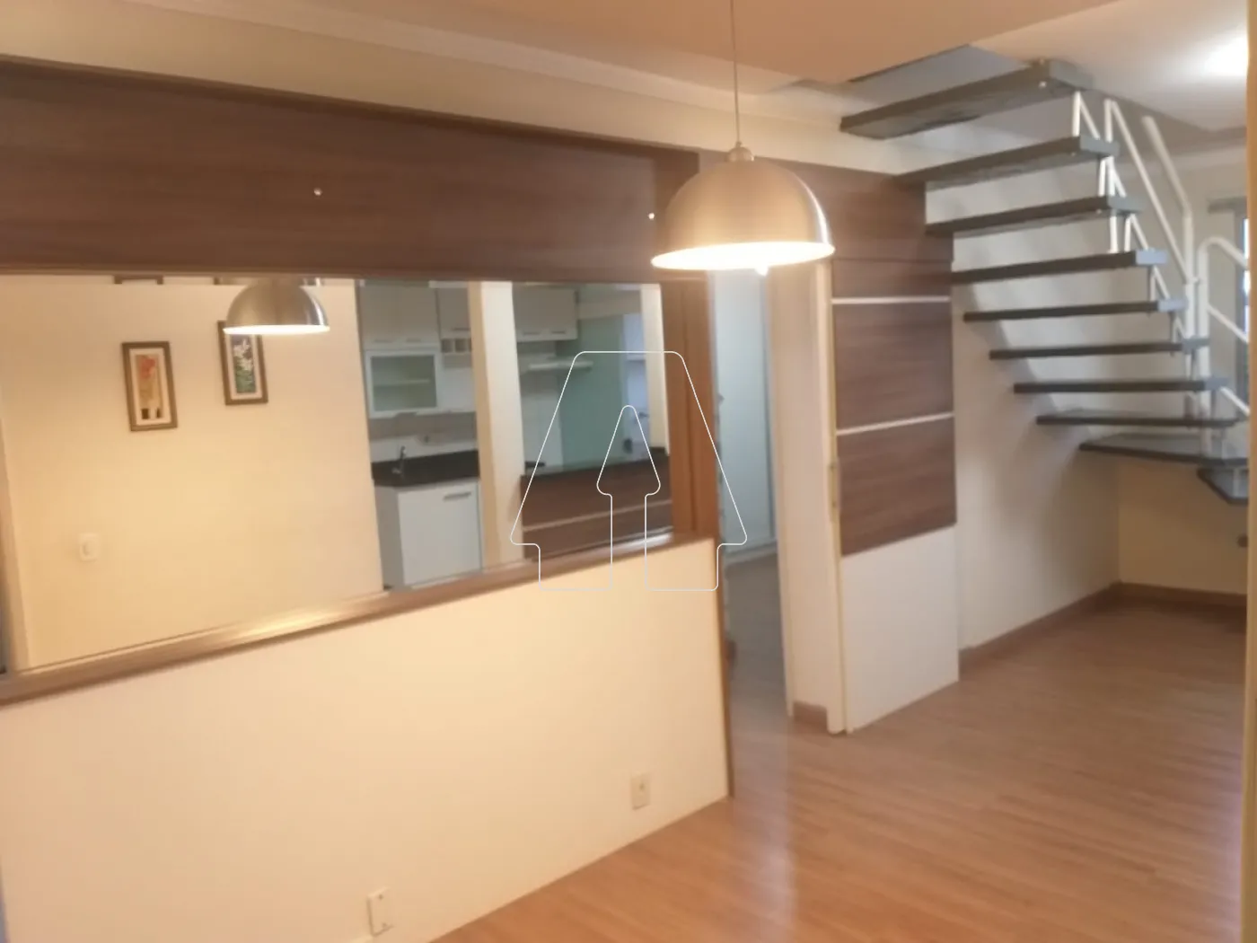 Alugar Apartamento / Padr&atilde;o em Ara&ccedil;atuba R$ 1.950,00 - Foto 2