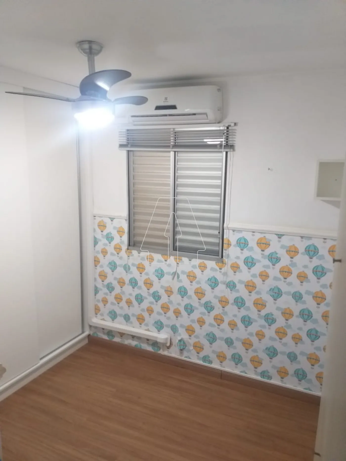Alugar Apartamento / Padr&atilde;o em Ara&ccedil;atuba R$ 1.950,00 - Foto 3