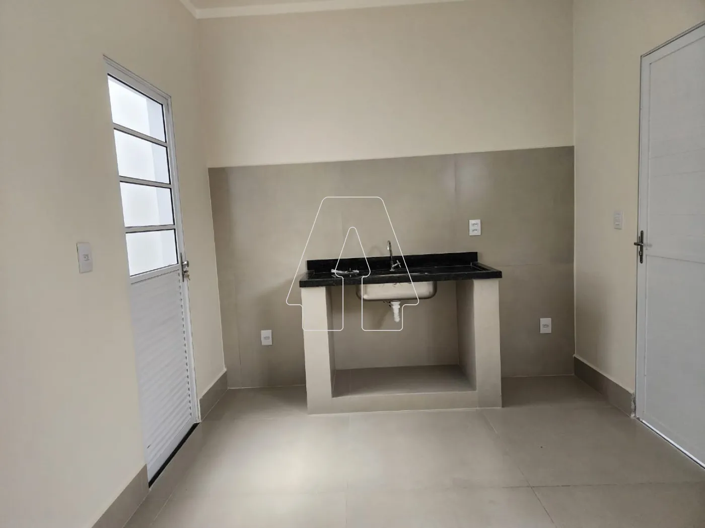 Alugar Casa / Kitnet em Ara&ccedil;atuba R$ 1.000,00 - Foto 2