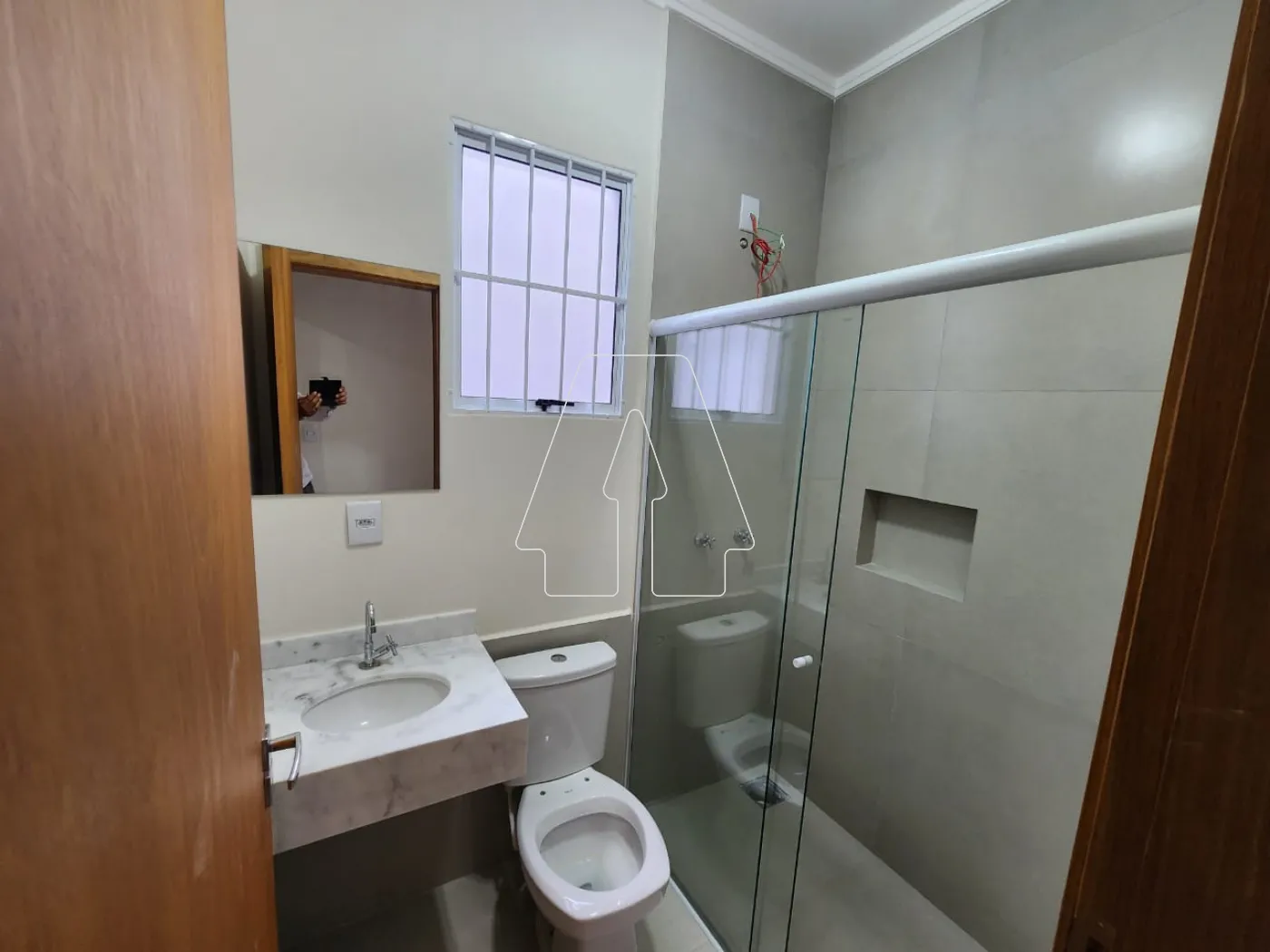 Alugar Casa / Kitnet em Ara&ccedil;atuba R$ 1.000,00 - Foto 3