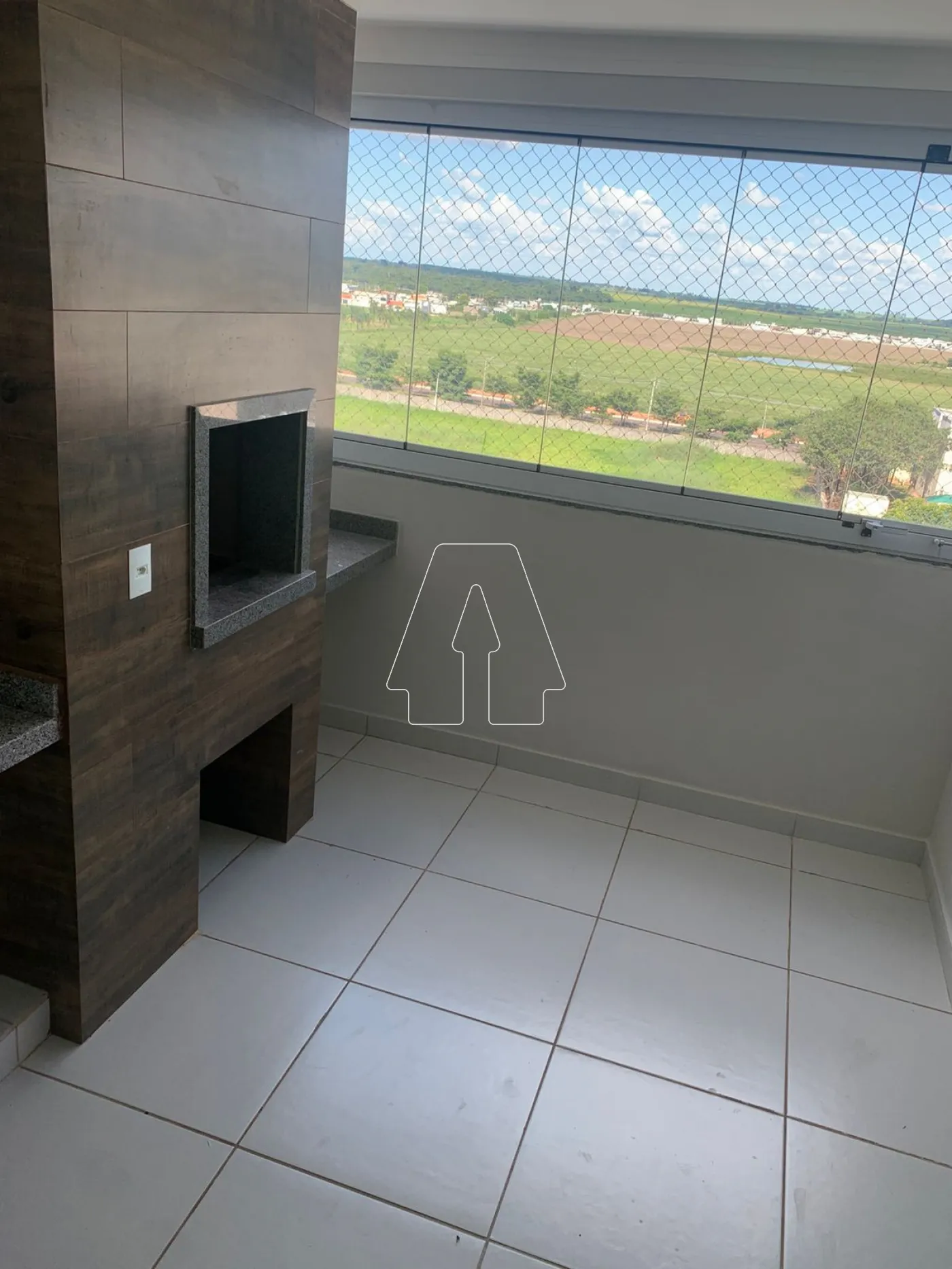Alugar Apartamento / Padr&atilde;o em Ara&ccedil;atuba R$ 2.500,00 - Foto 2
