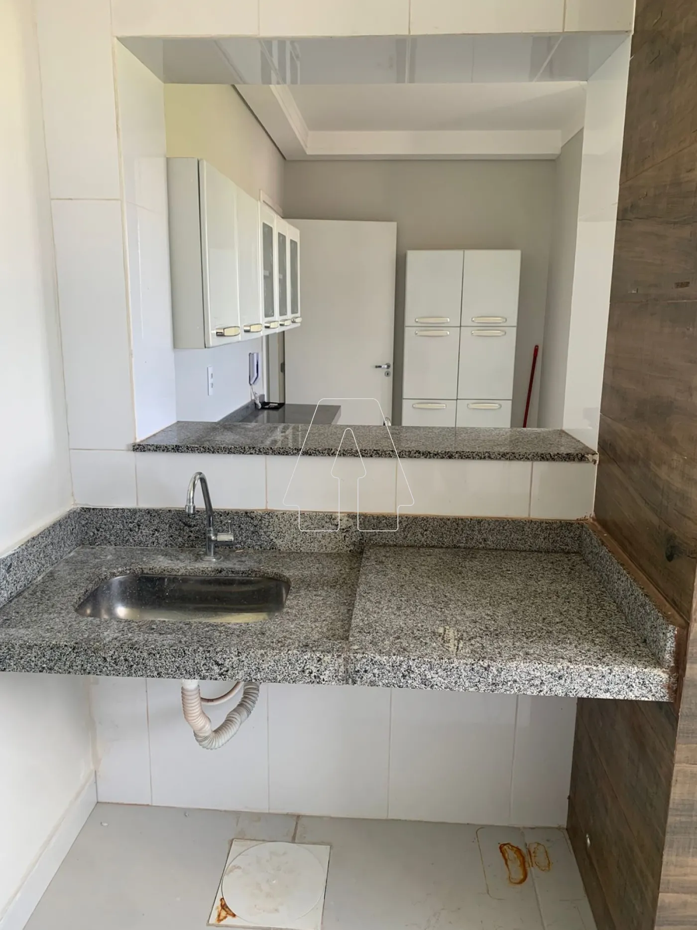 Alugar Apartamento / Padr&atilde;o em Ara&ccedil;atuba R$ 2.500,00 - Foto 5