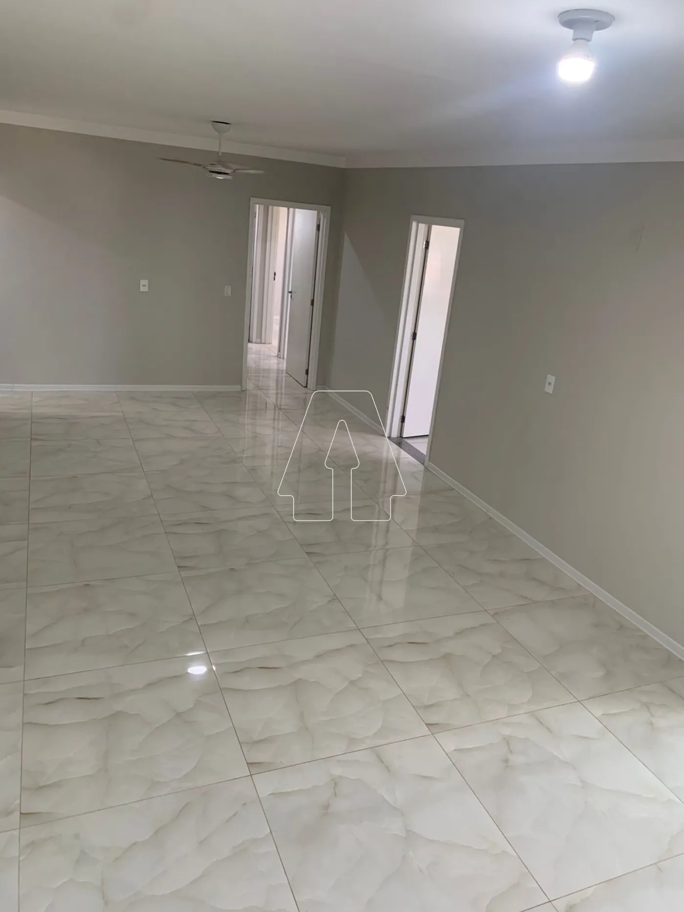 Alugar Apartamento / Padr&atilde;o em Ara&ccedil;atuba R$ 2.500,00 - Foto 1