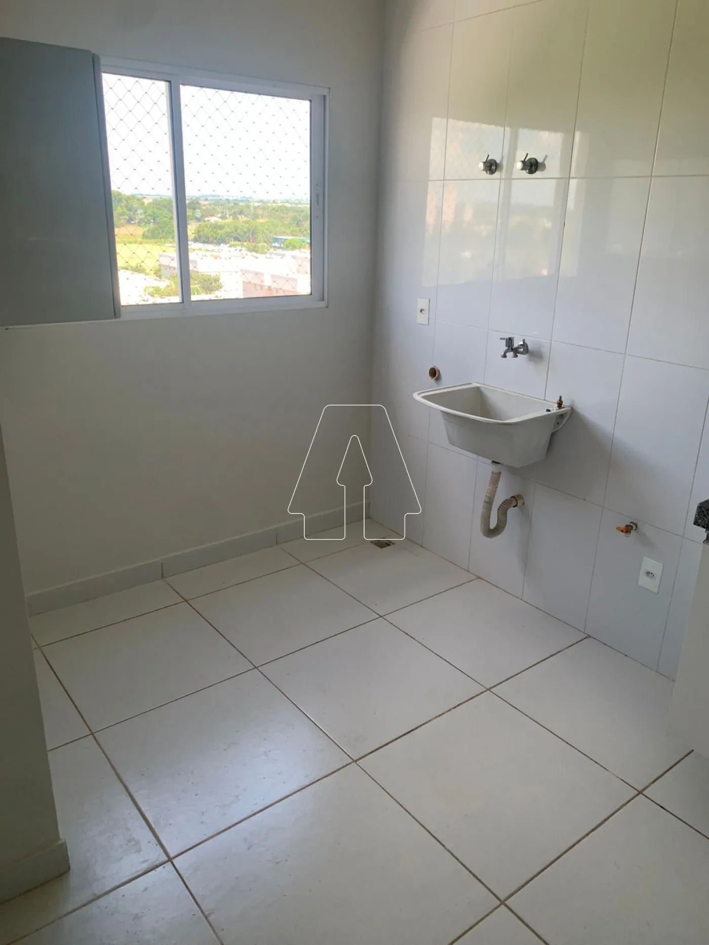 Alugar Apartamento / Padr&atilde;o em Ara&ccedil;atuba R$ 2.500,00 - Foto 6