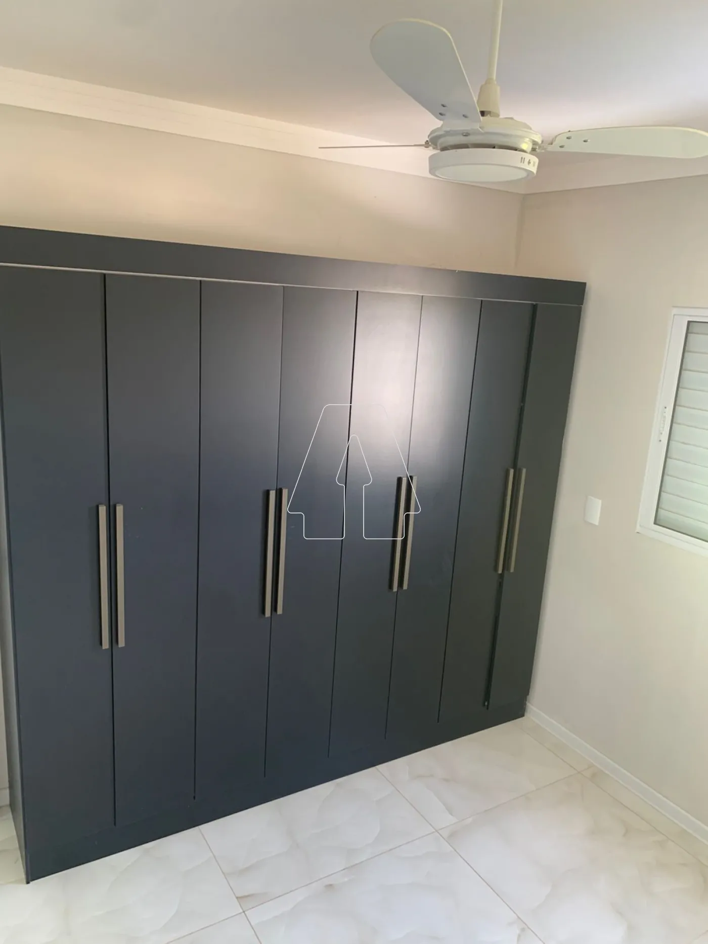 Alugar Apartamento / Padr&atilde;o em Ara&ccedil;atuba R$ 2.500,00 - Foto 9