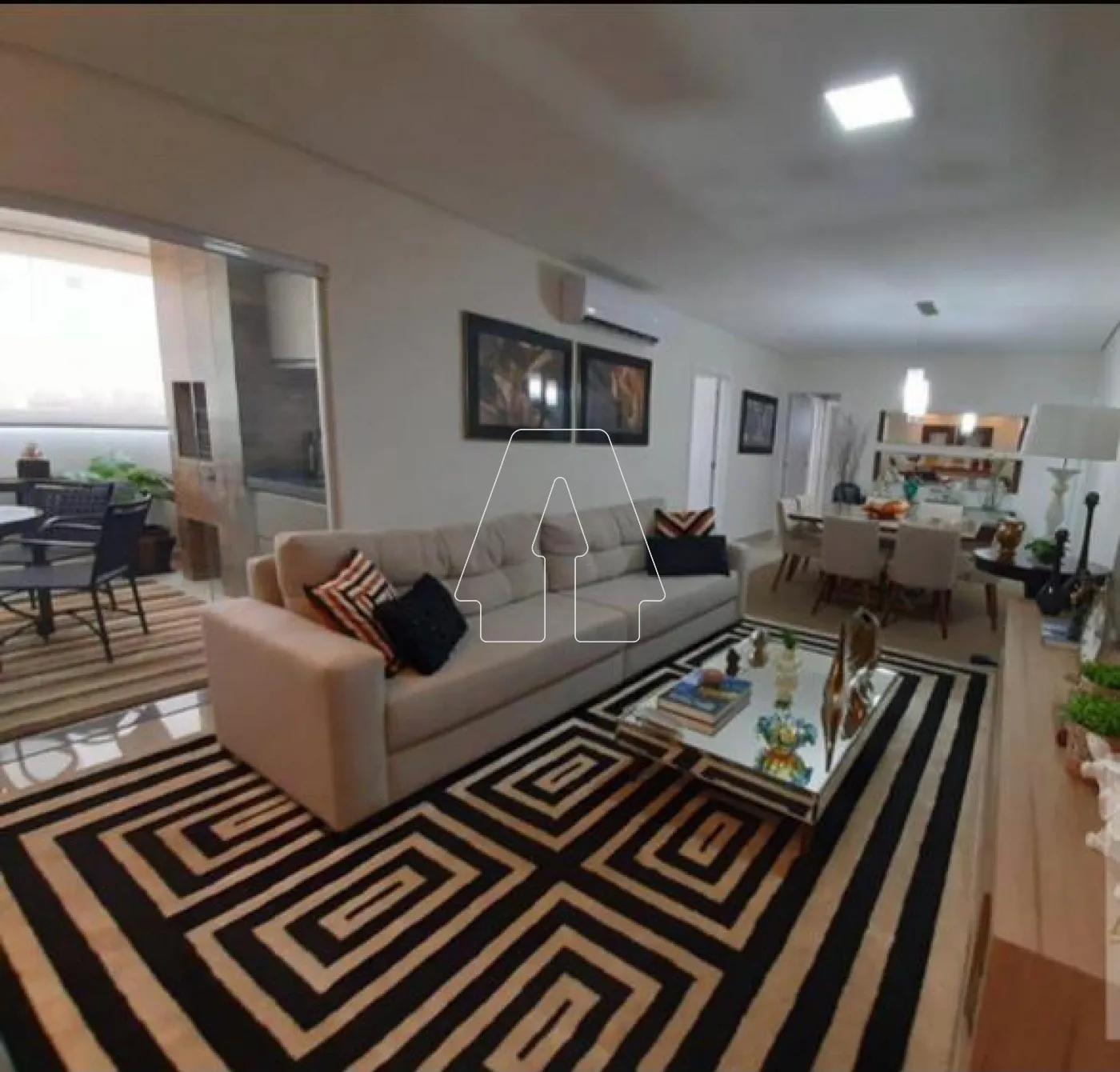 Alugar Apartamento / Padr&atilde;o em Ara&ccedil;atuba R$ 3.200,00 - Foto 1