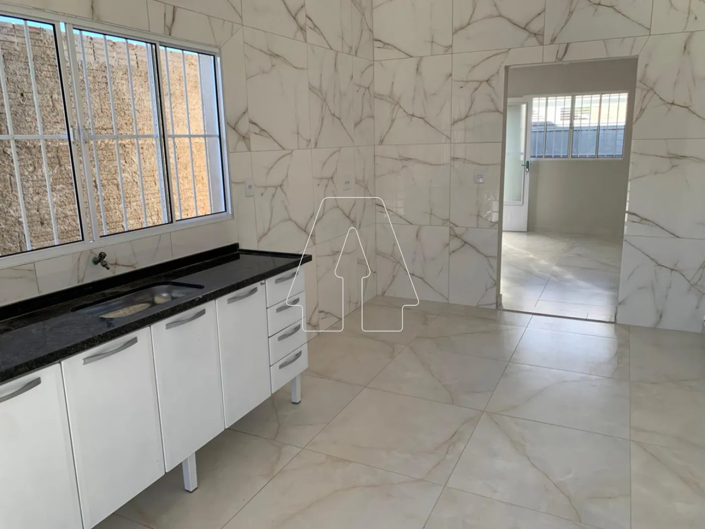 Alugar Casa / Residencial em Ara&ccedil;atuba R$ 2.350,00 - Foto 3