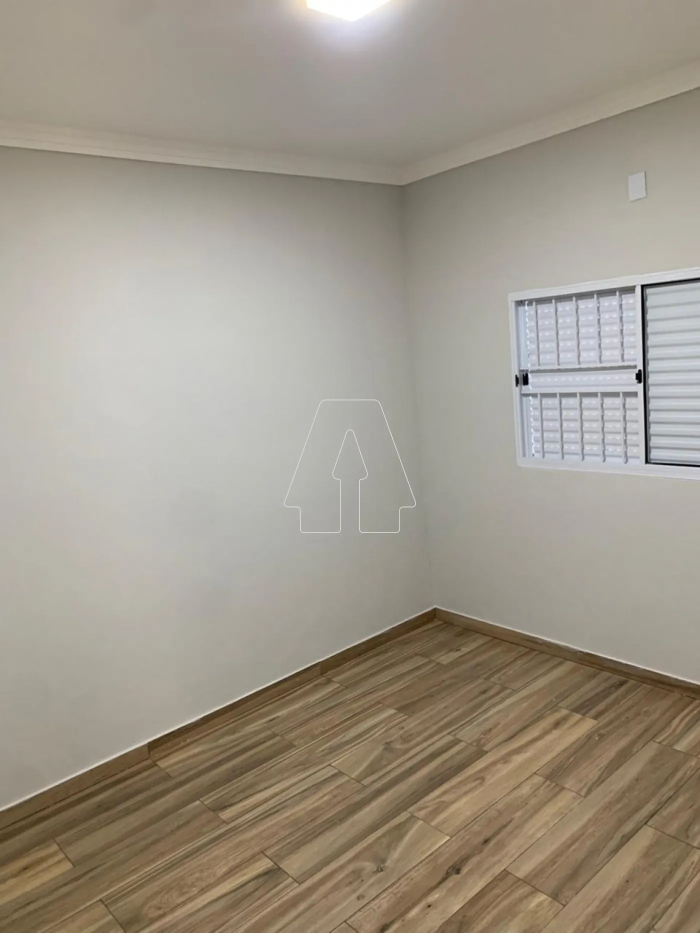 Alugar Casa / Residencial em Ara&ccedil;atuba R$ 2.350,00 - Foto 4