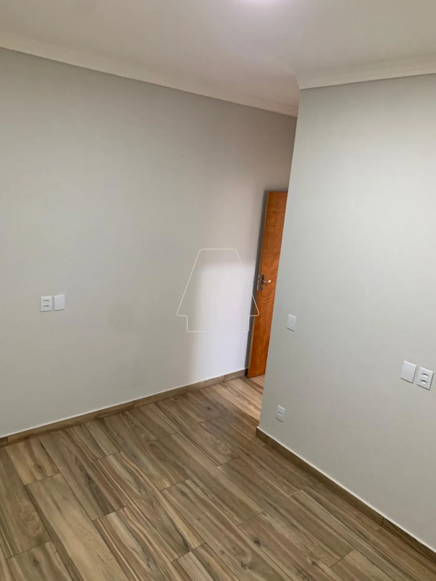 Alugar Casa / Residencial em Ara&ccedil;atuba R$ 2.350,00 - Foto 5