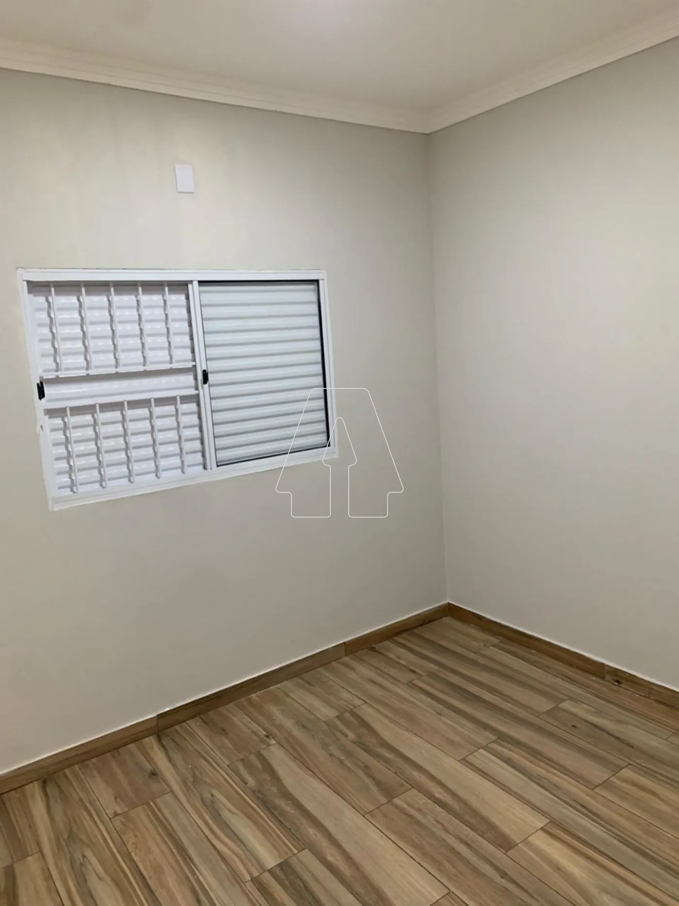 Alugar Casa / Residencial em Ara&ccedil;atuba R$ 2.350,00 - Foto 8