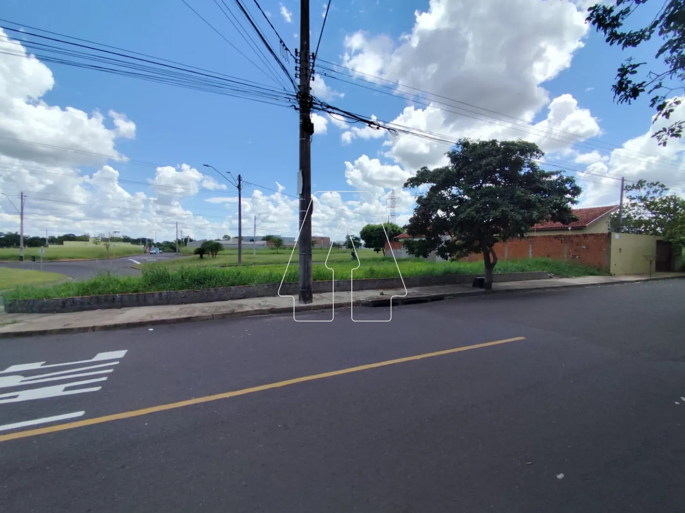 Comprar Terreno / Padr&atilde;o em Ara&ccedil;atuba R$ 330.000,00 - Foto 1
