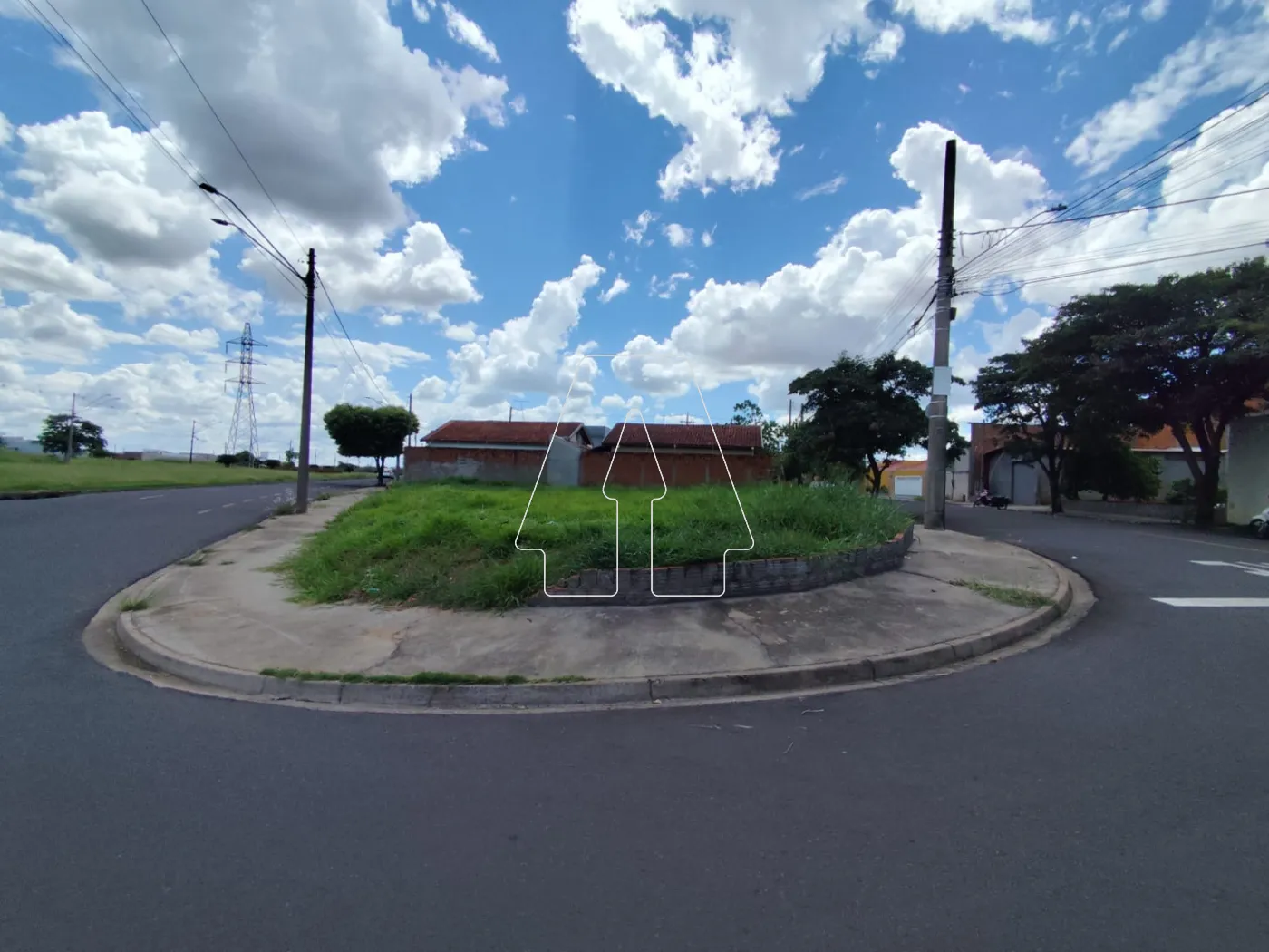 Comprar Terreno / Padr&atilde;o em Ara&ccedil;atuba R$ 330.000,00 - Foto 2