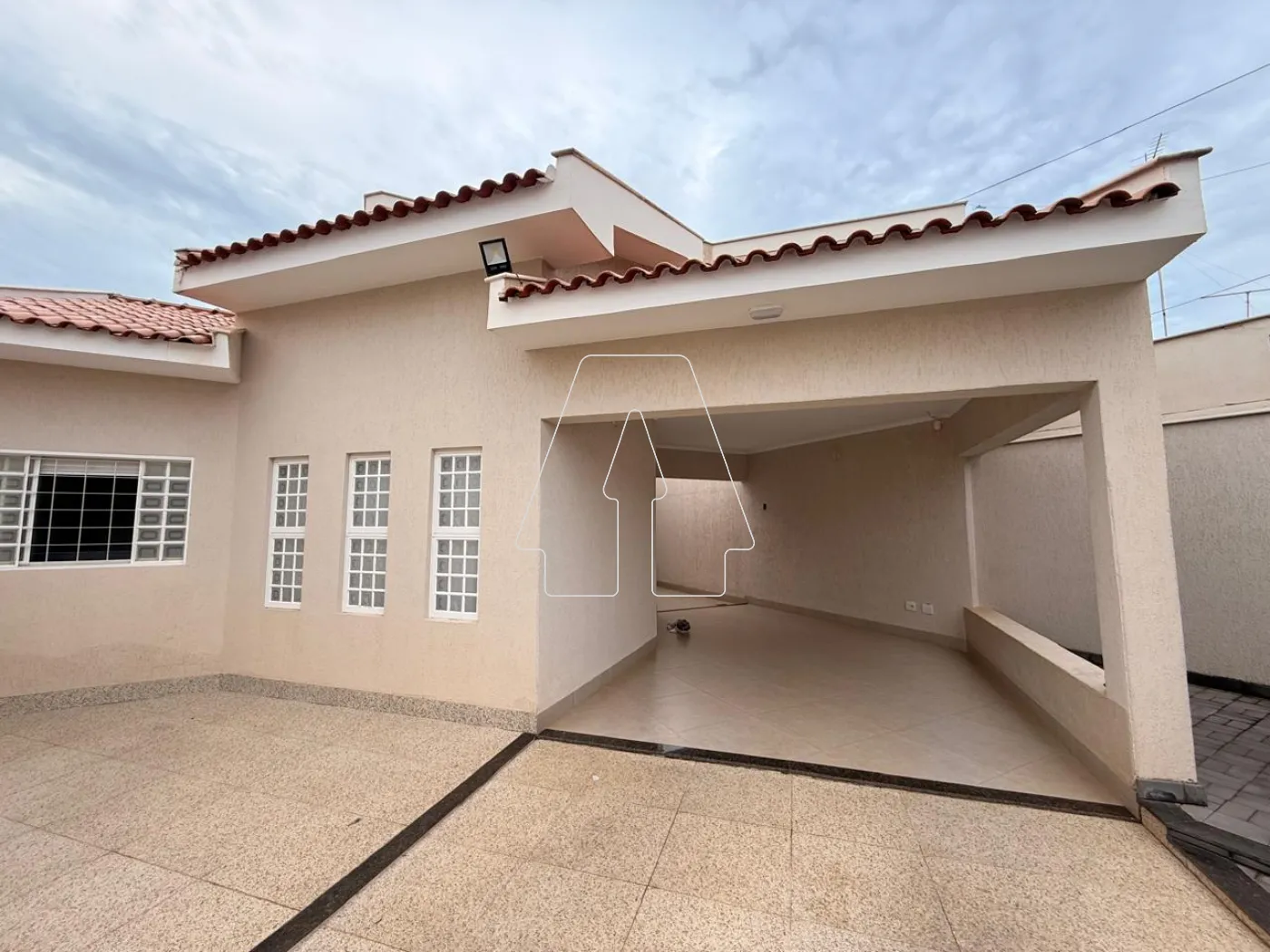 Comprar Casa / Residencial em Ara&ccedil;atuba R$ 650.000,00 - Foto 2